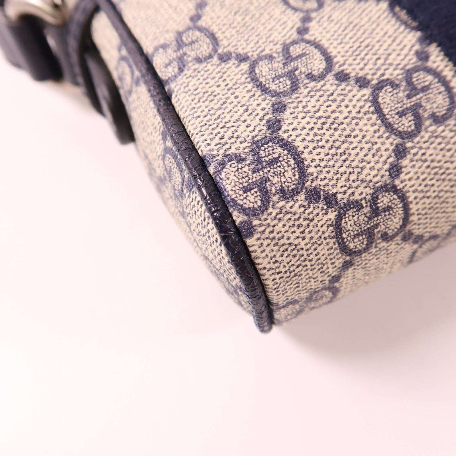 GUCCI 塗層帆布Ophidia GG銀扣肩背袋