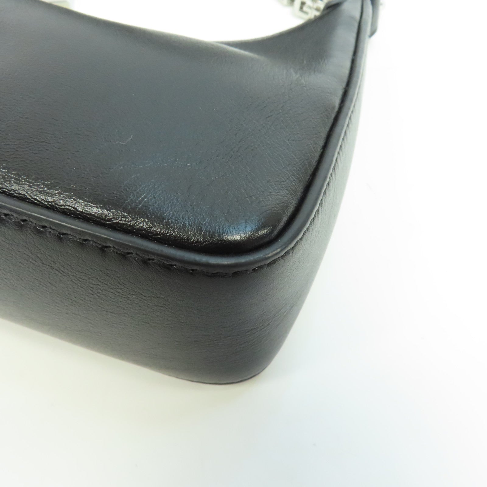 GIVENCHY 牛皮皮革Moon Cutout Mini Hobo Bag銀扣肩背袋黑色