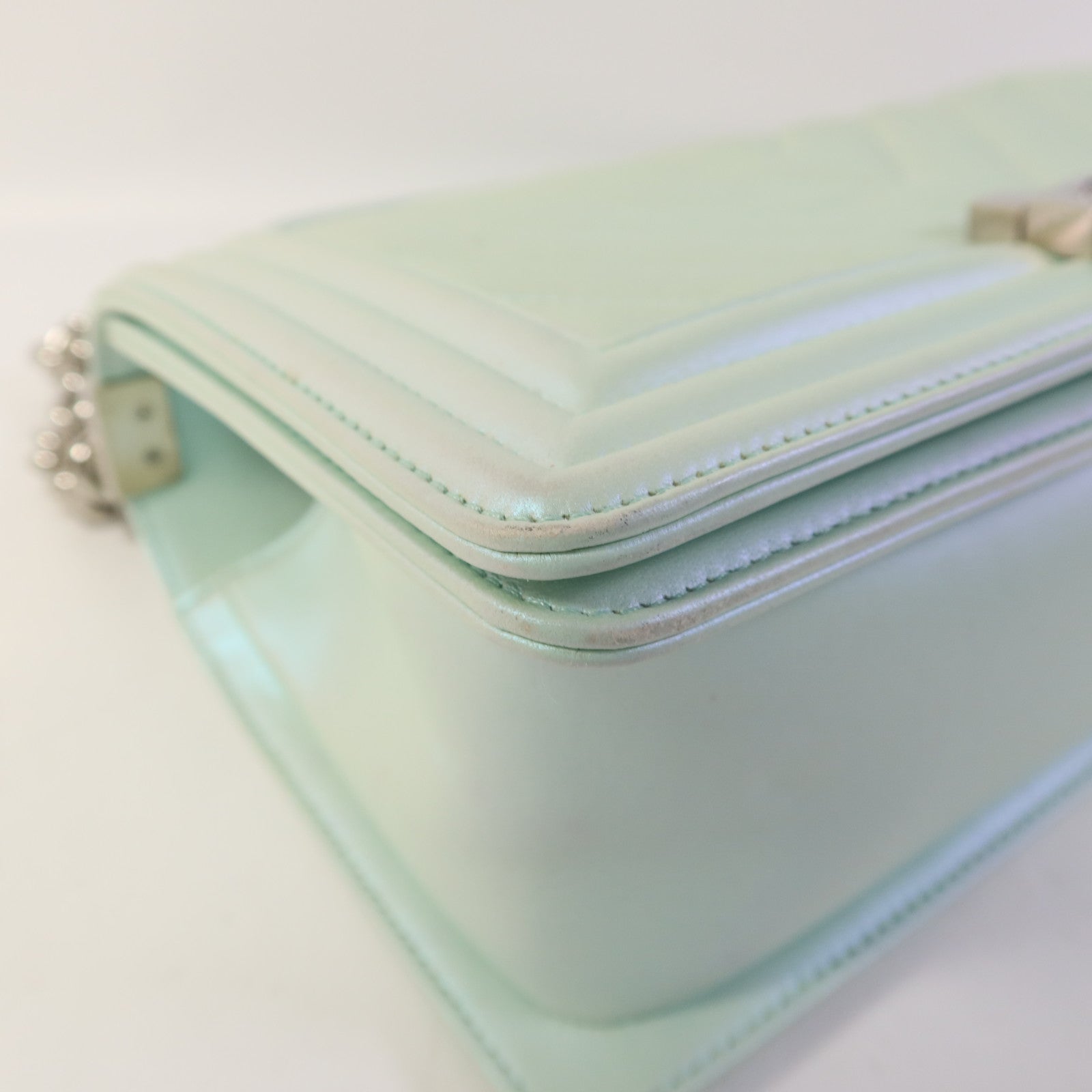 CHANEL 牛皮皮革Boy 25銀扣鏈帶肩背袋