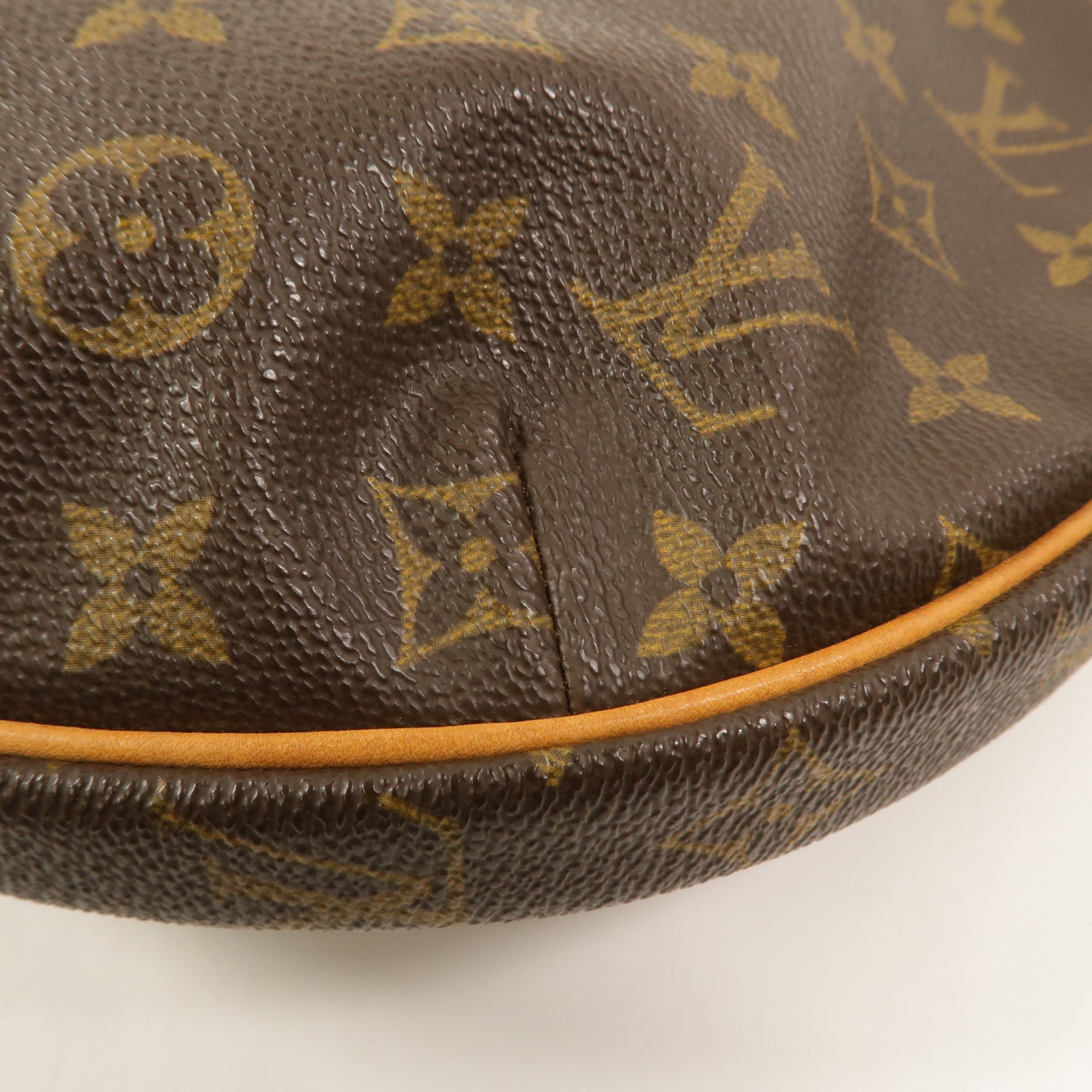 LOUIS VUITTON Monogram Croissant MM肩背袋