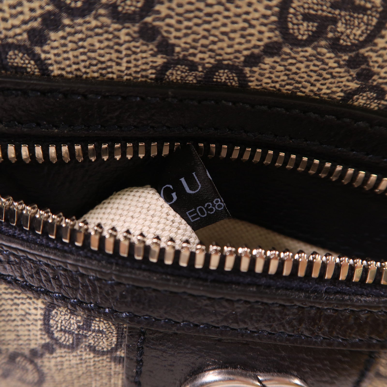 GUCCI 塗層帆布Ophidia GG銀扣肩背袋