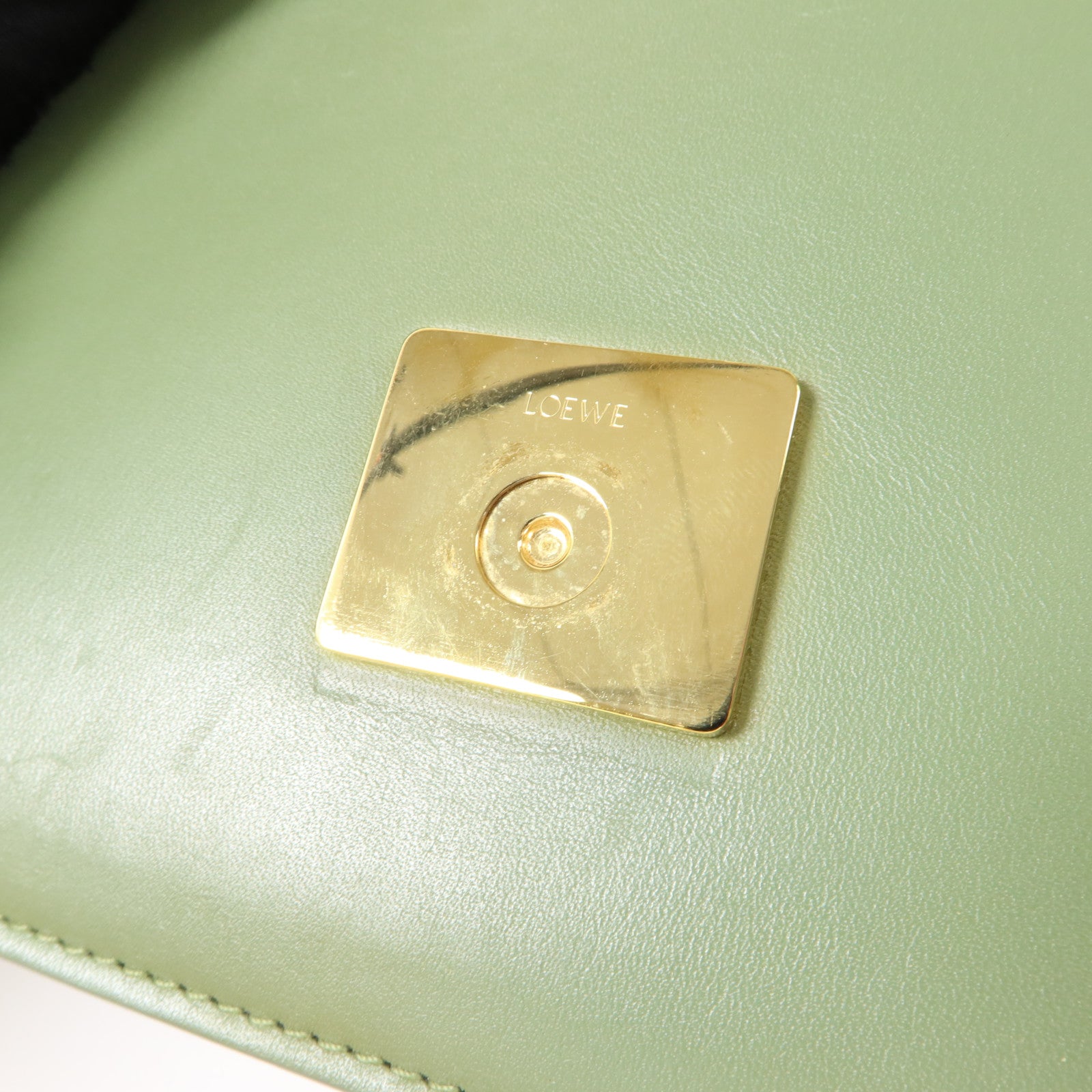LOEWE 牛皮皮革Goya Medium肩背袋