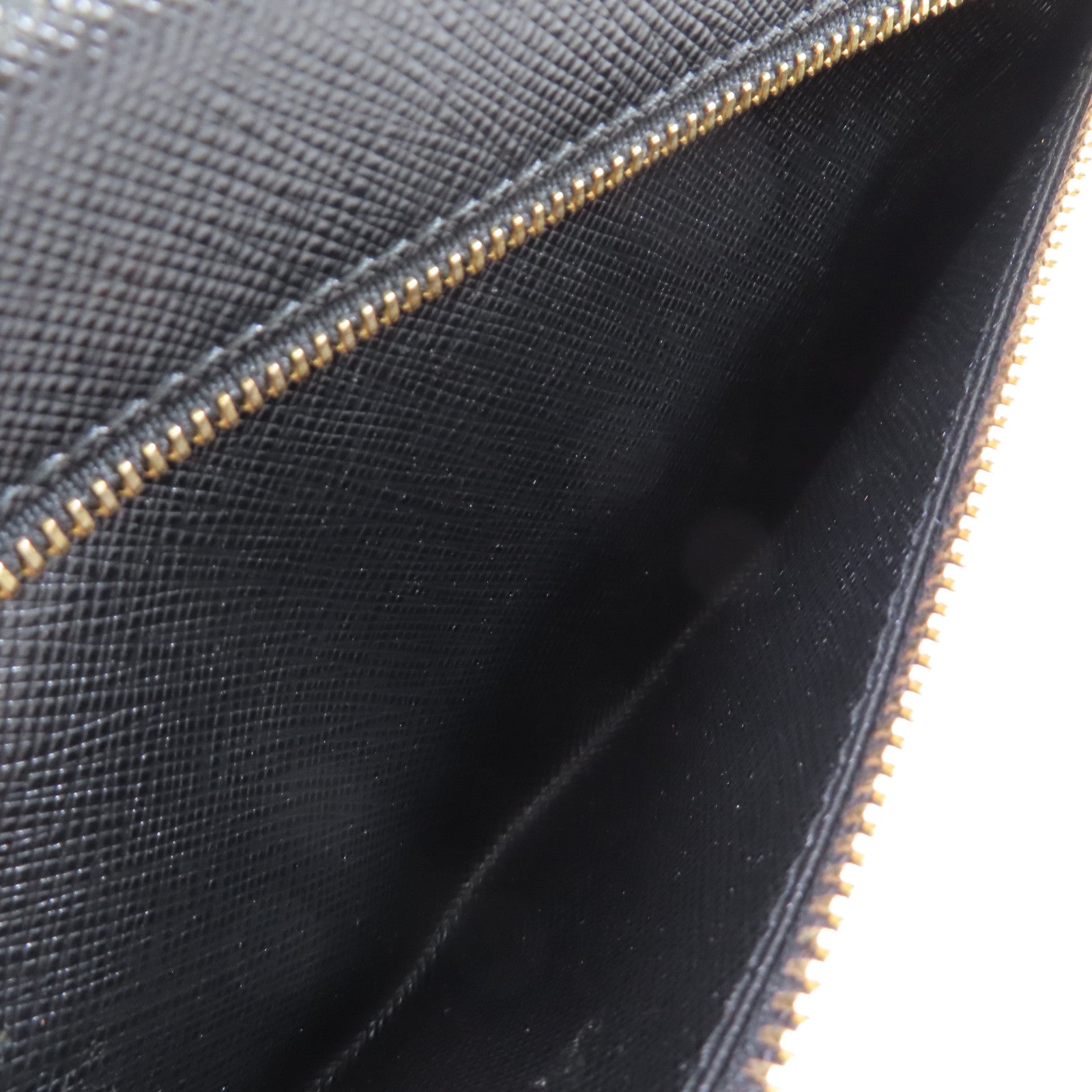 PRADA Saffiano皮革Wallet Pouch金扣長錢包黑色
