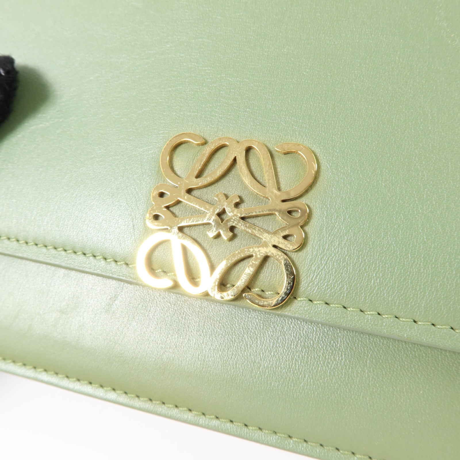 LOEWE 牛皮皮革Goya Medium肩背袋