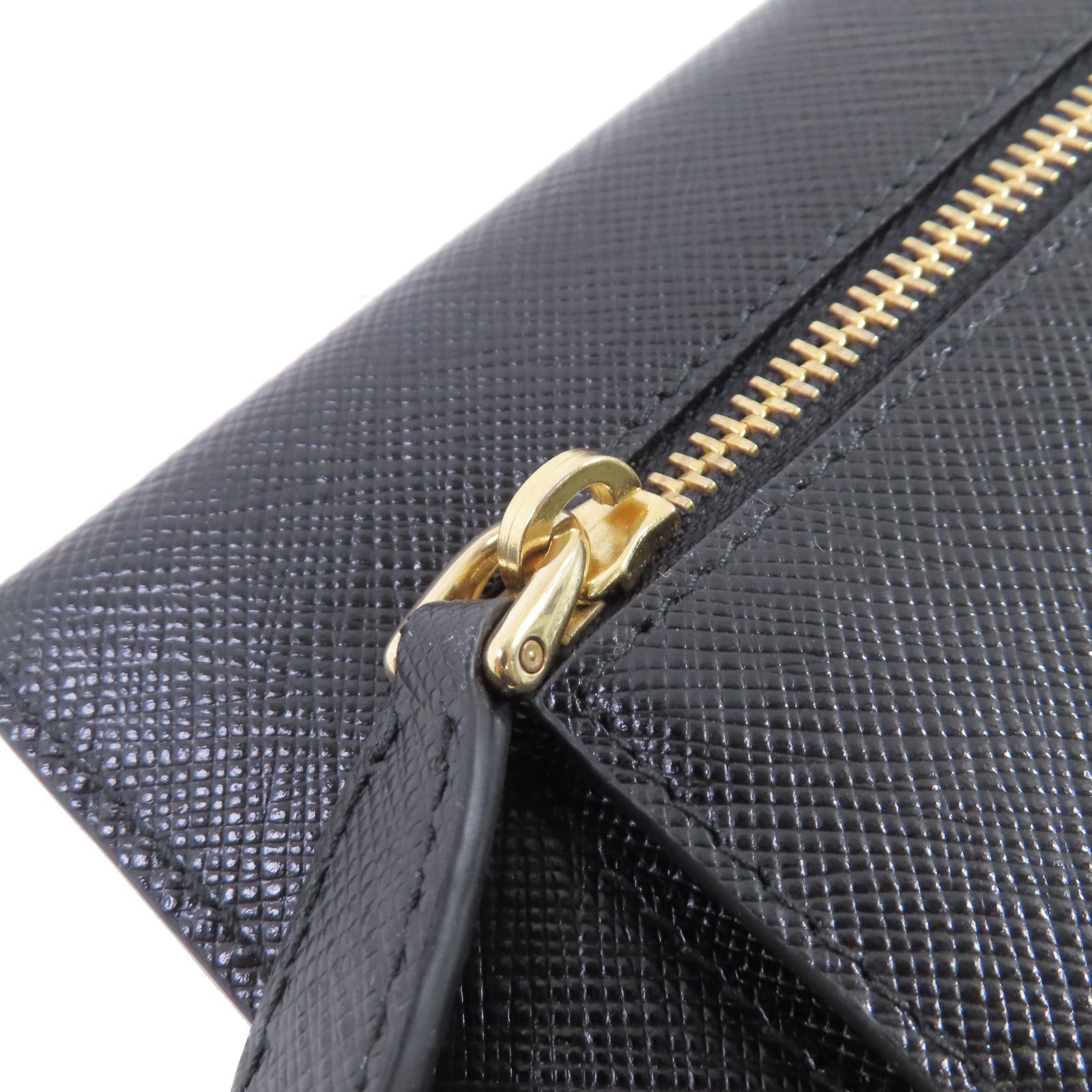 PRADA Saffiano皮革Wallet Pouch金扣長錢包黑色