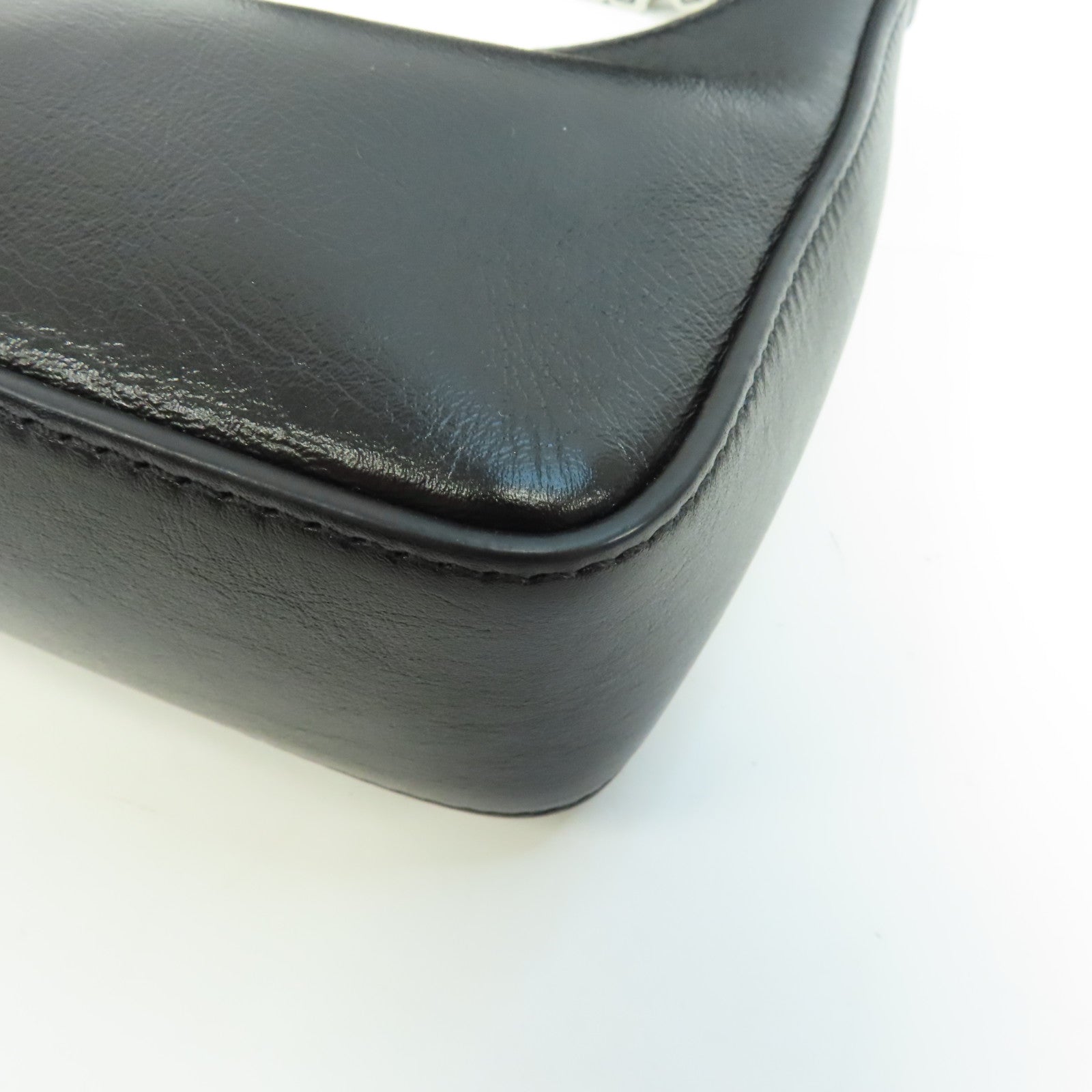 GIVENCHY 牛皮皮革Moon Cutout Mini Hobo Bag銀扣肩背袋黑色