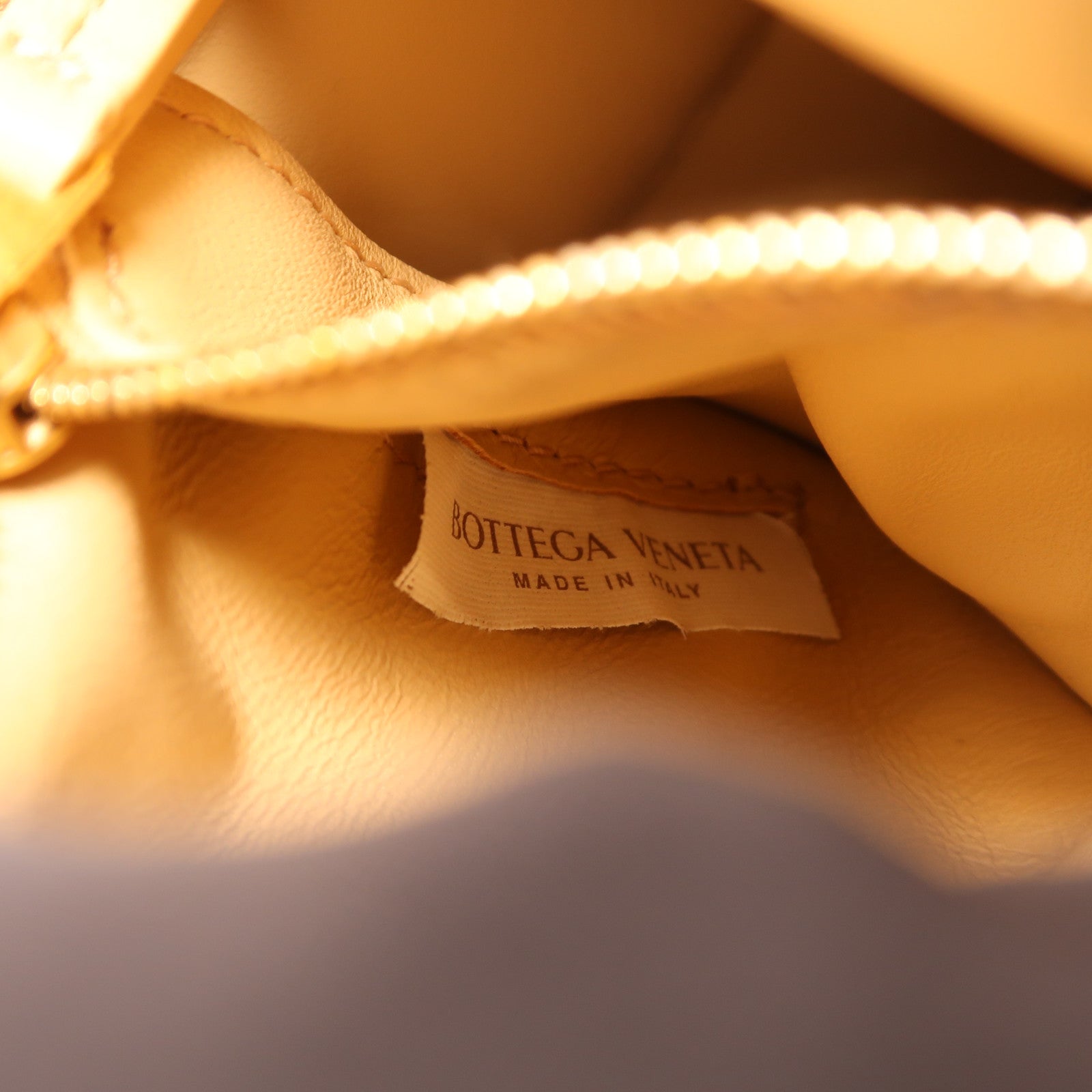 BOTTEGA VENETA 羊皮皮革Cassette Bag金扣肩背袋