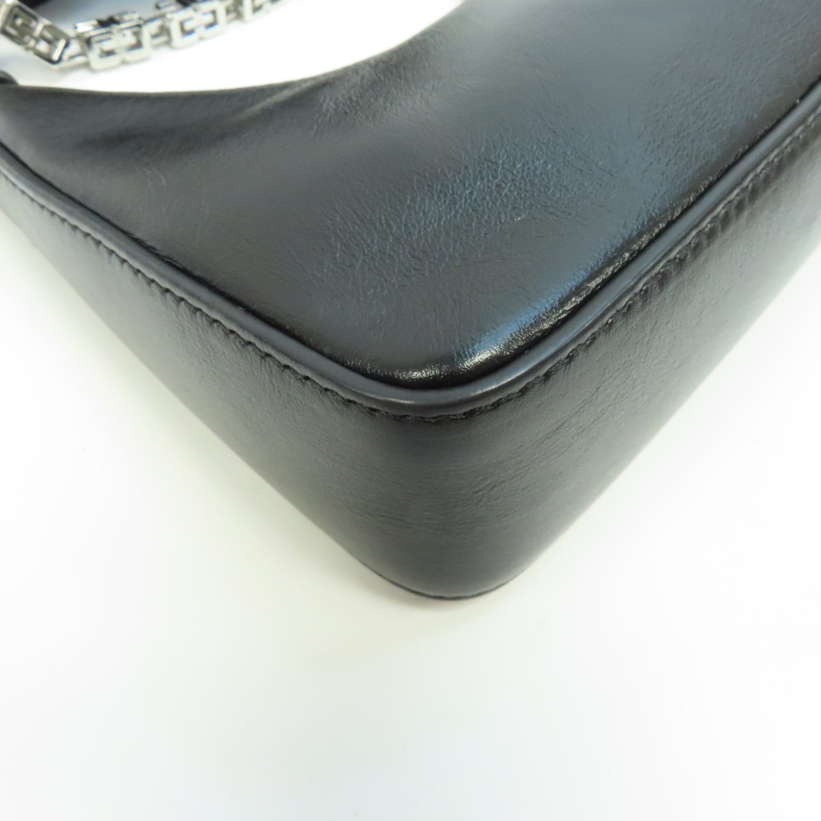 GIVENCHY 牛皮皮革Moon Cutout Mini Hobo Bag銀扣肩背袋黑色