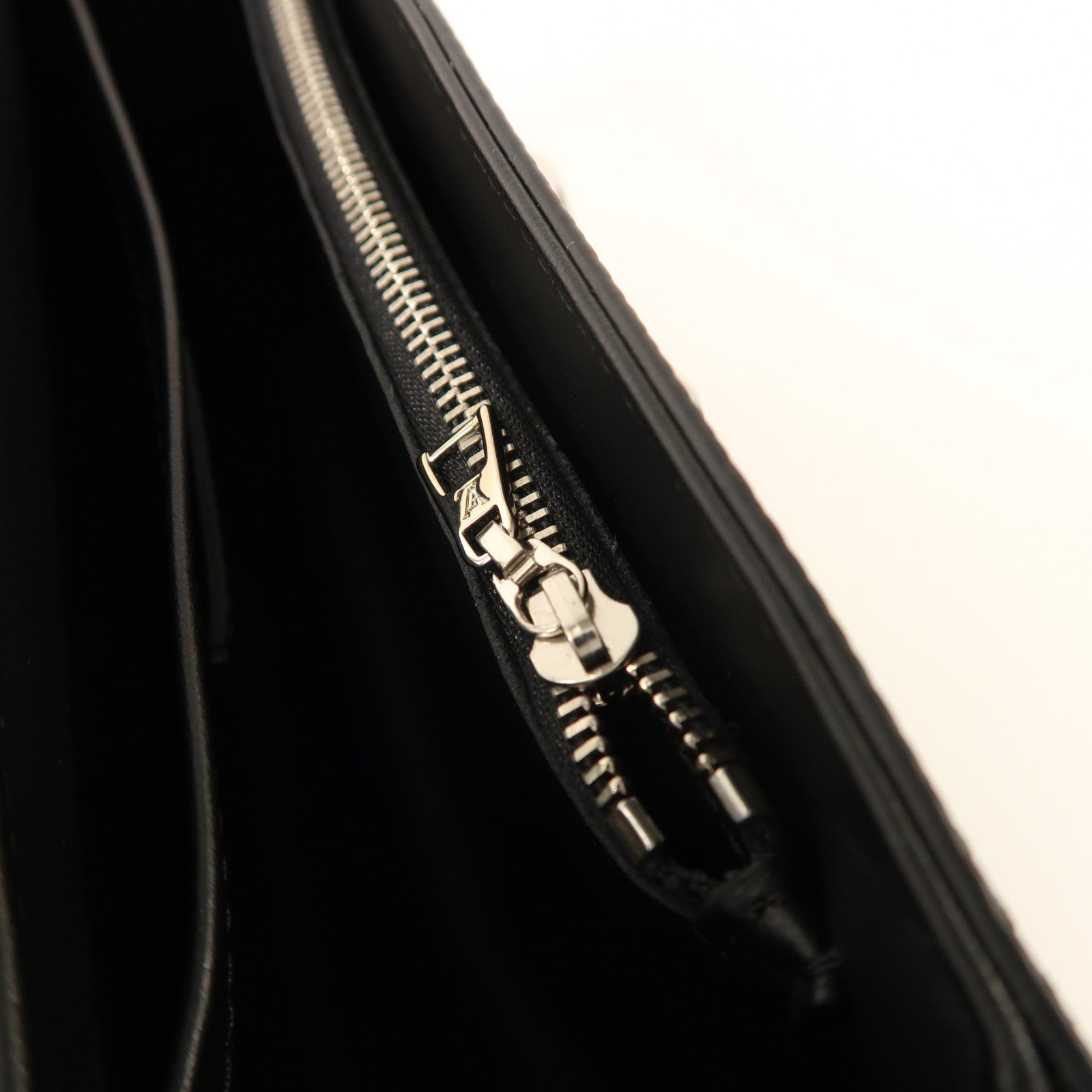 LOUIS VUITTON Epi Twist MM銀扣鏈帶肩背袋