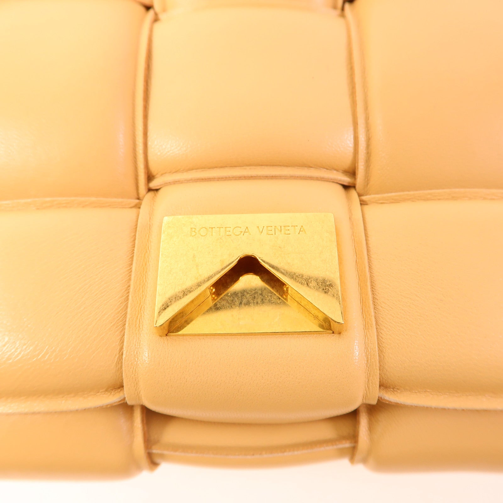 BOTTEGA VENETA 羊皮皮革Cassette Bag金扣肩背袋