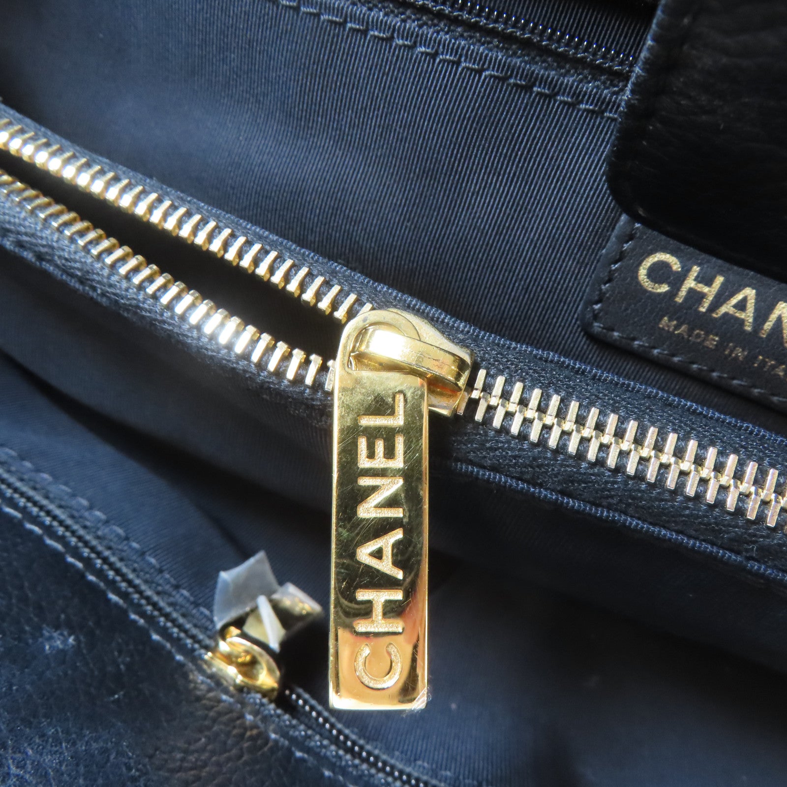 CHANEL 牛皮皮革Handbag金扣手挽袋黑色