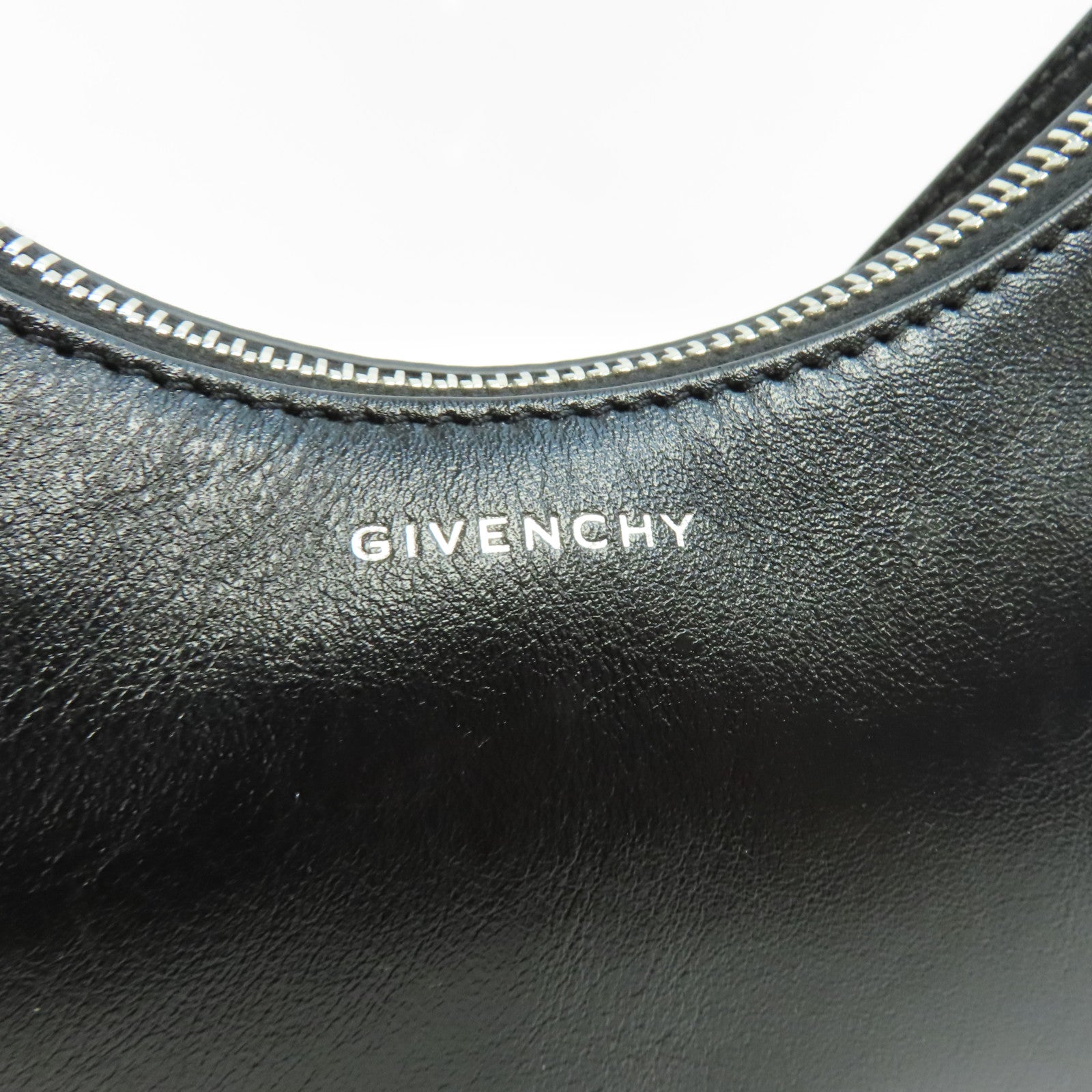 GIVENCHY 牛皮皮革Moon Cutout Mini Hobo Bag銀扣肩背袋黑色