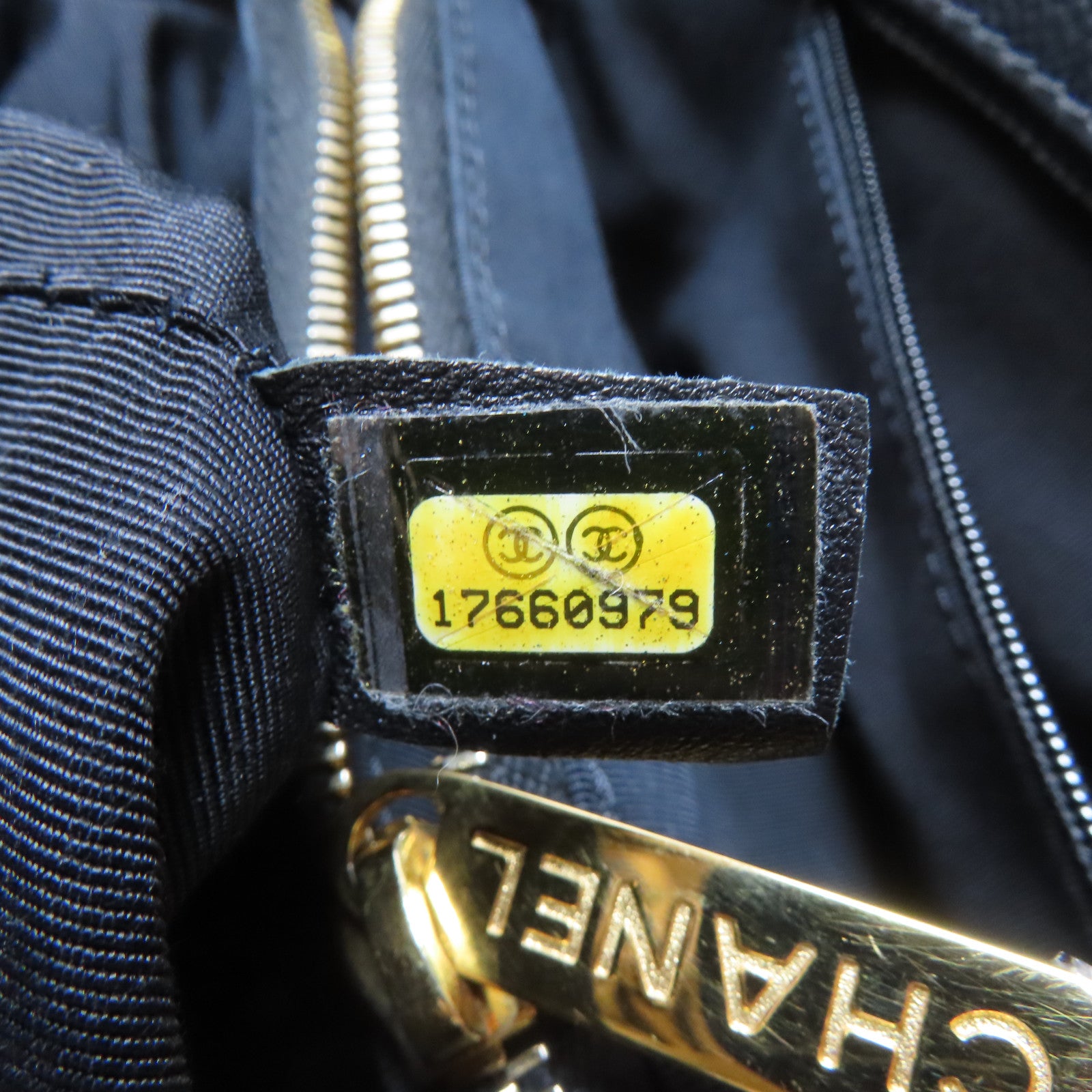 CHANEL 牛皮皮革Handbag金扣手挽袋黑色