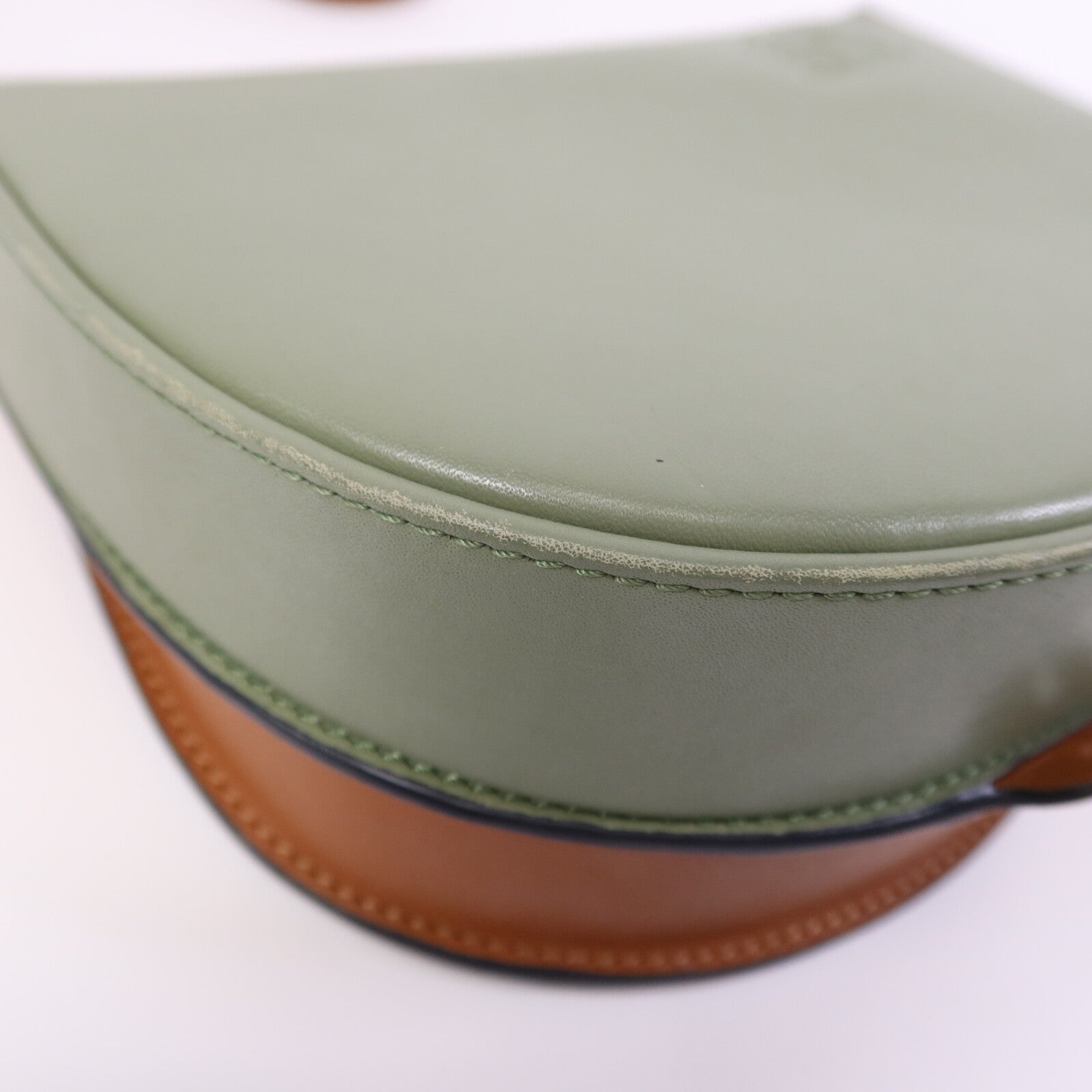 LOEWE 牛皮皮革Heel Duo Bag金扣肩背袋