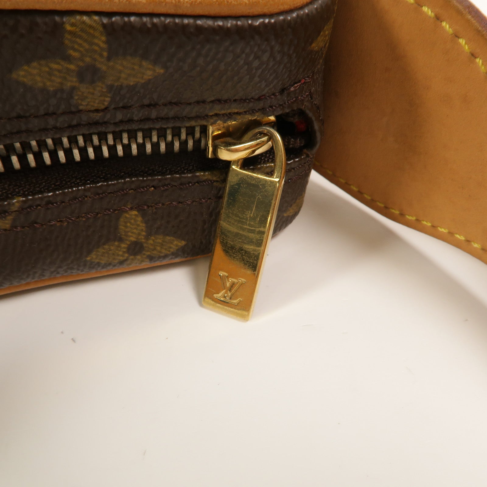 LOUIS VUITTON Monogram Croissant MM肩背袋