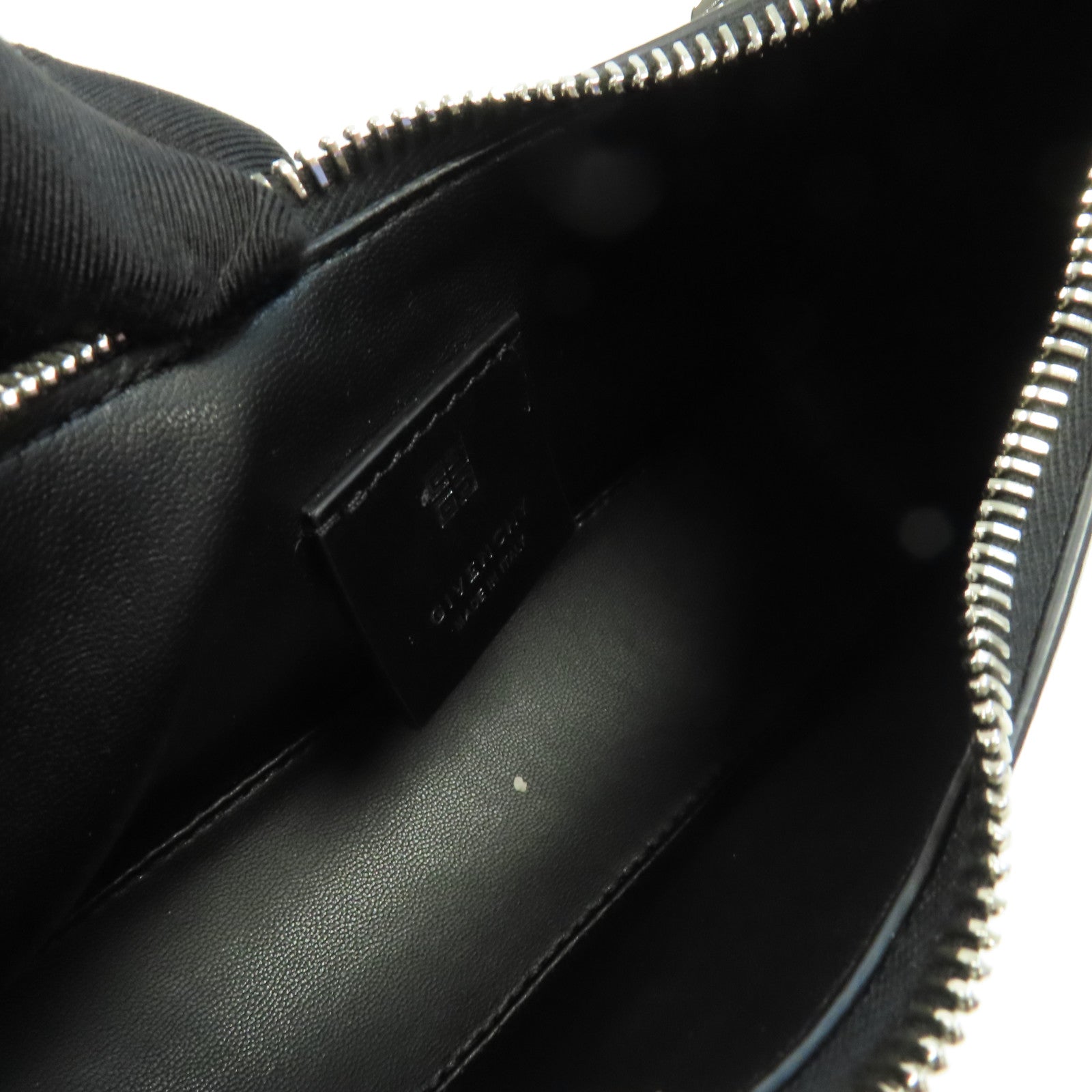 GIVENCHY 牛皮皮革Moon Cutout Mini Hobo Bag銀扣肩背袋黑色