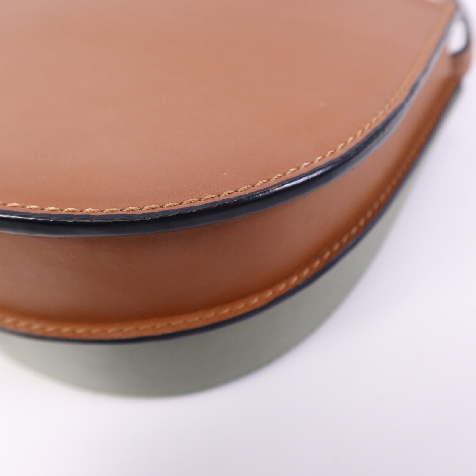 LOEWE 牛皮皮革Heel Duo Bag金扣肩背袋