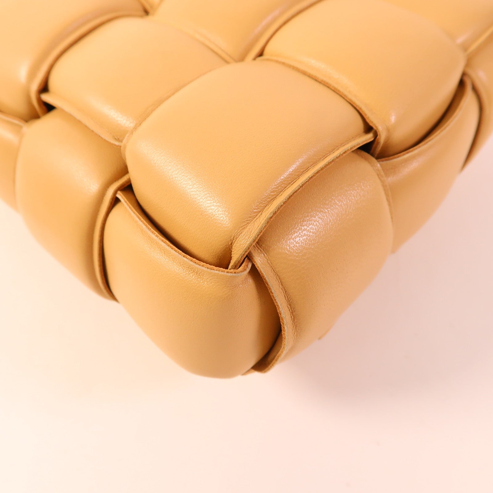 BOTTEGA VENETA 羊皮皮革Cassette Bag金扣肩背袋