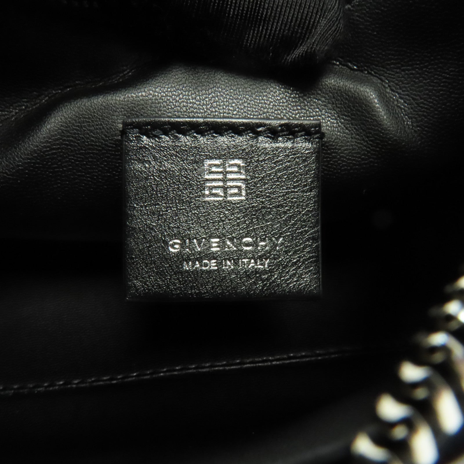 GIVENCHY 牛皮皮革Moon Cutout Mini Hobo Bag銀扣肩背袋黑色