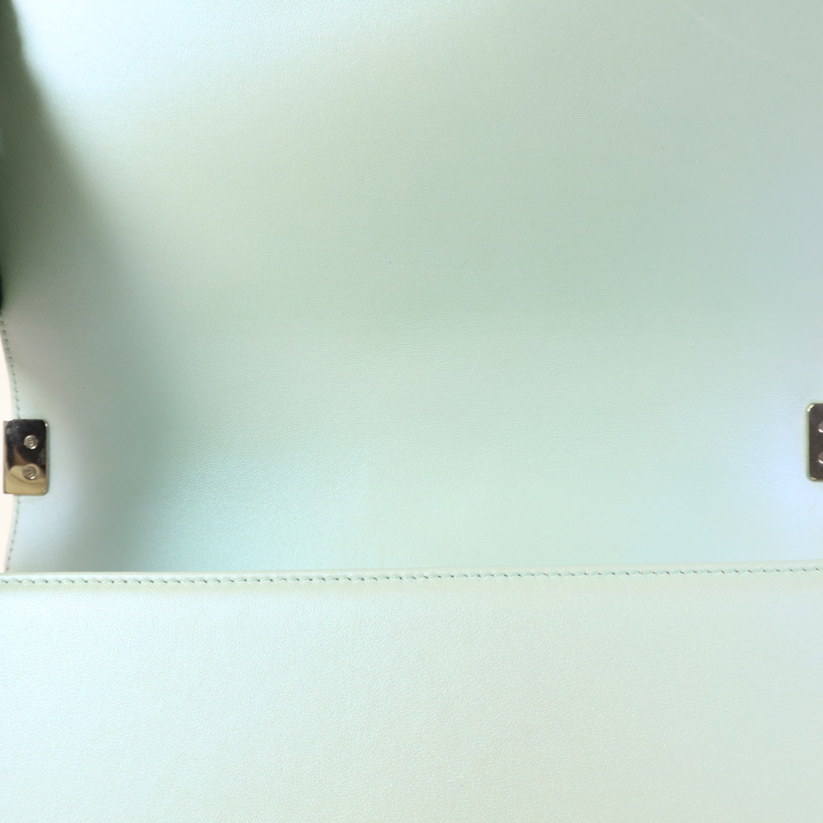 CHANEL 牛皮皮革Boy 25銀扣鏈帶肩背袋