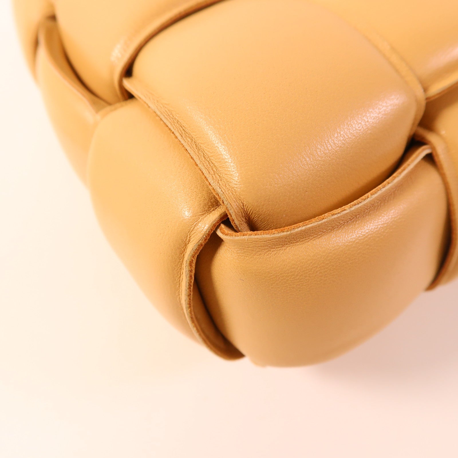 BOTTEGA VENETA 羊皮皮革Cassette Bag金扣肩背袋