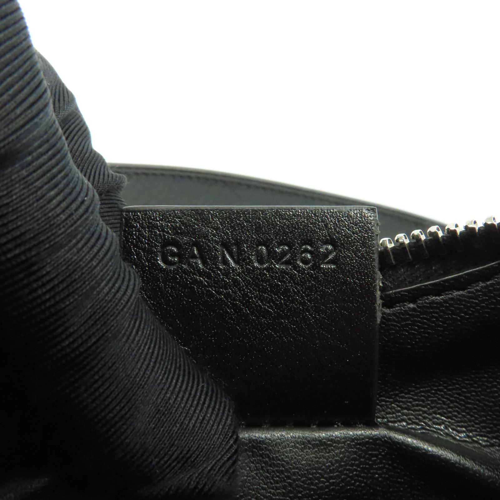 GIVENCHY 牛皮皮革Moon Cutout Mini Hobo Bag銀扣肩背袋黑色