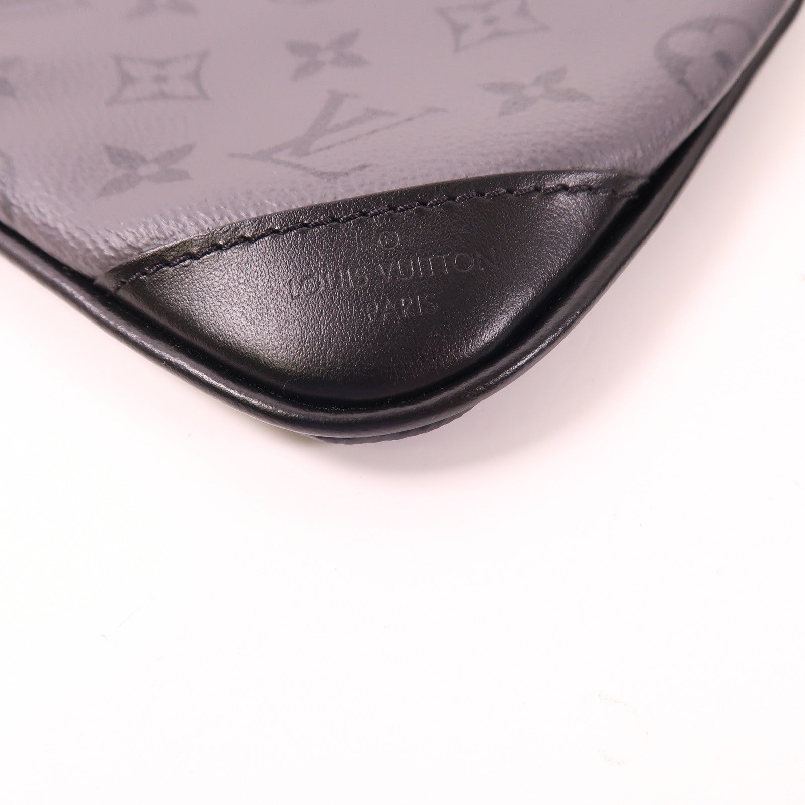 LOUIS VUITTON Monogram Eclipse Reverse Trio Messenger Bag銀扣肩背袋
