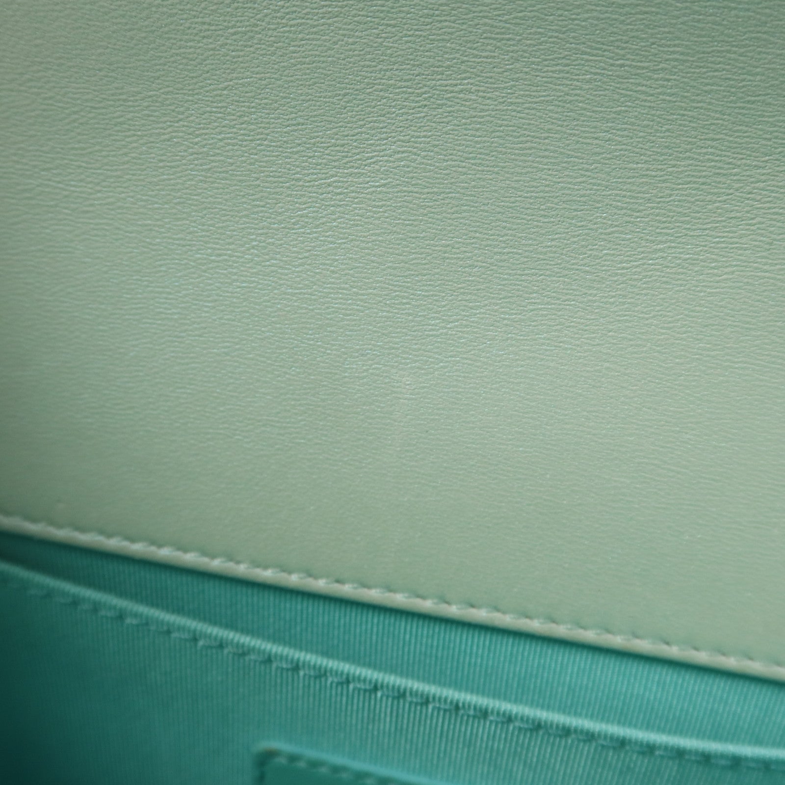 CHANEL 牛皮皮革Boy 25銀扣鏈帶肩背袋