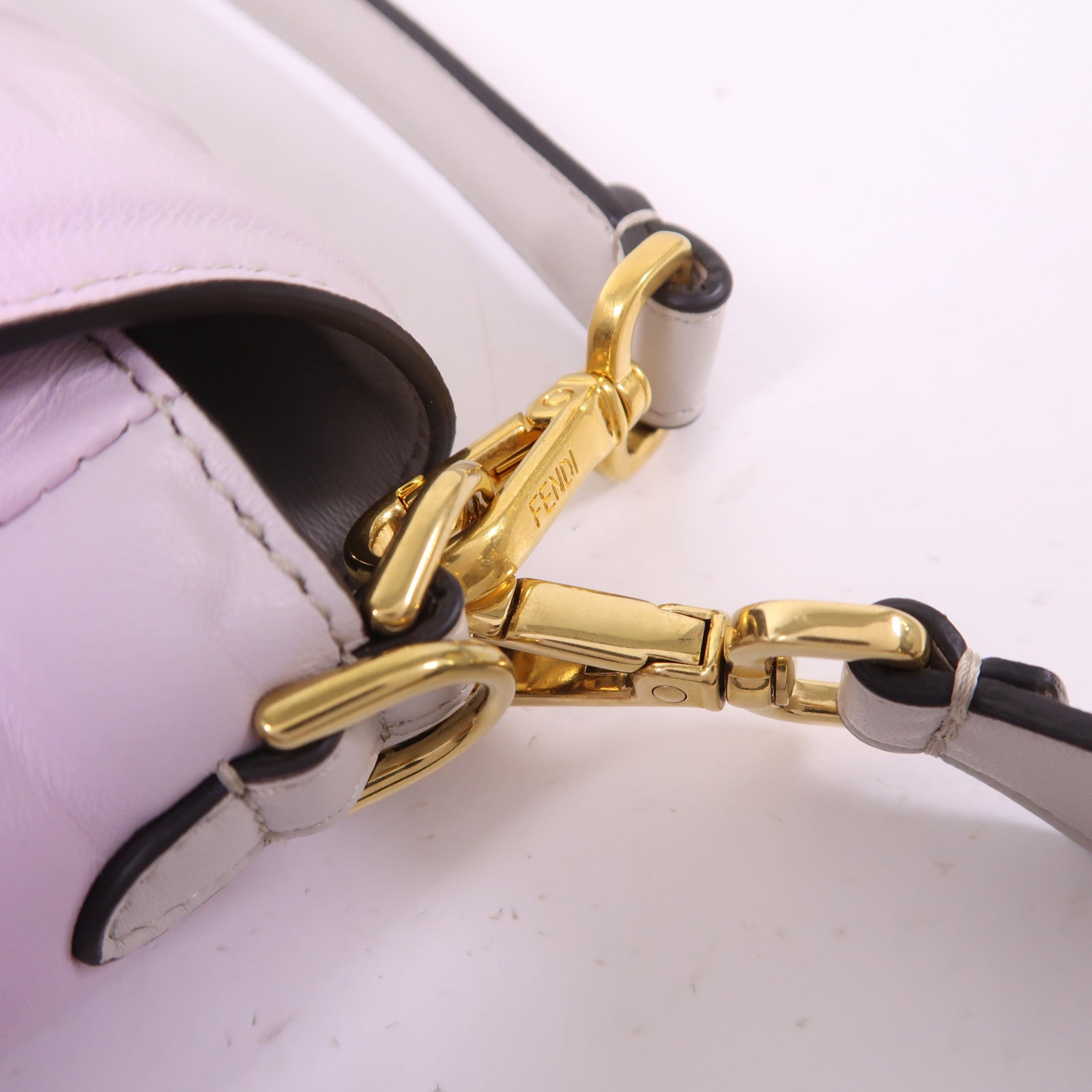 FENDI 牛皮皮革Baguette金扣手挽肩背兩用袋