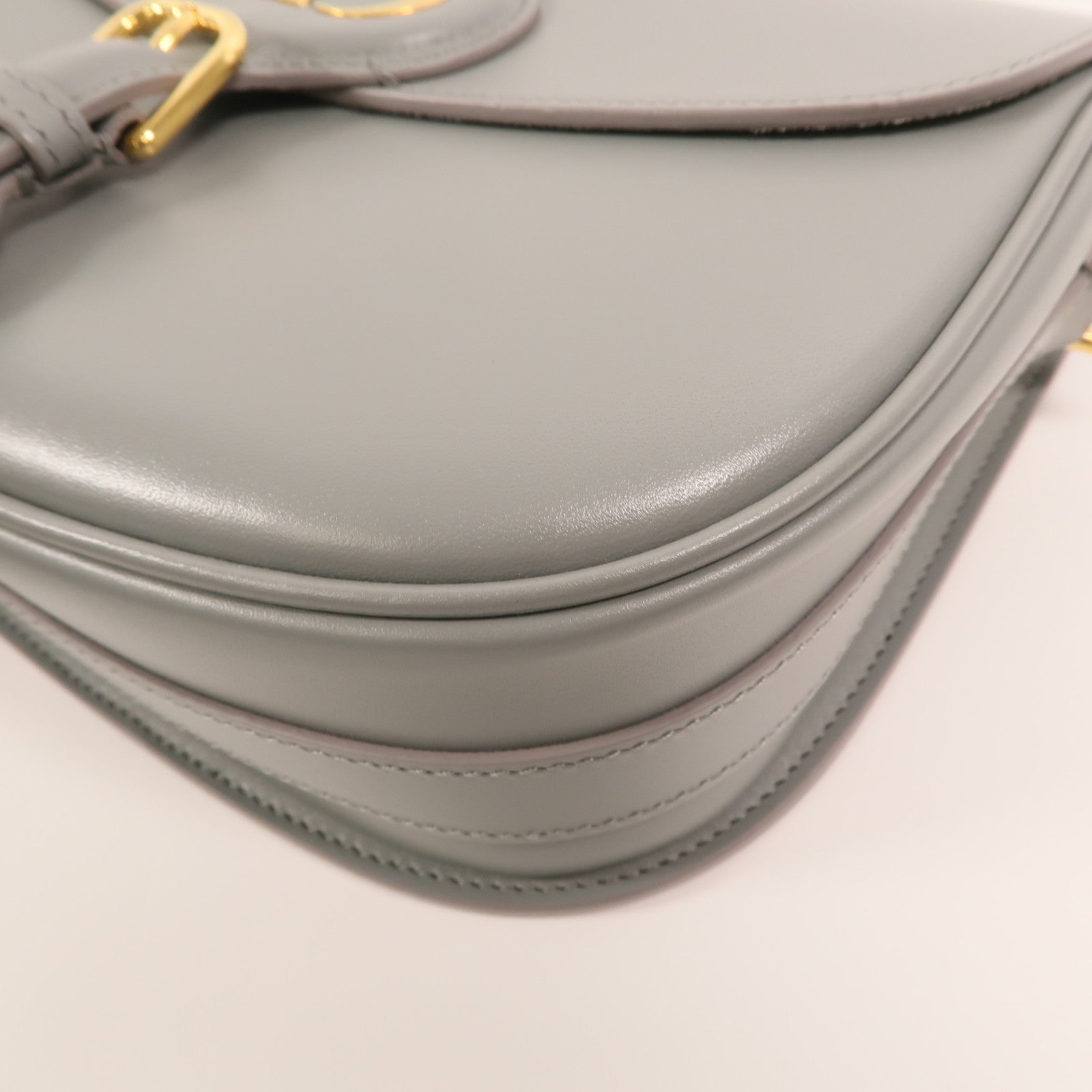 Dior 牛皮皮革Bobby Bag Medium金扣肩背袋