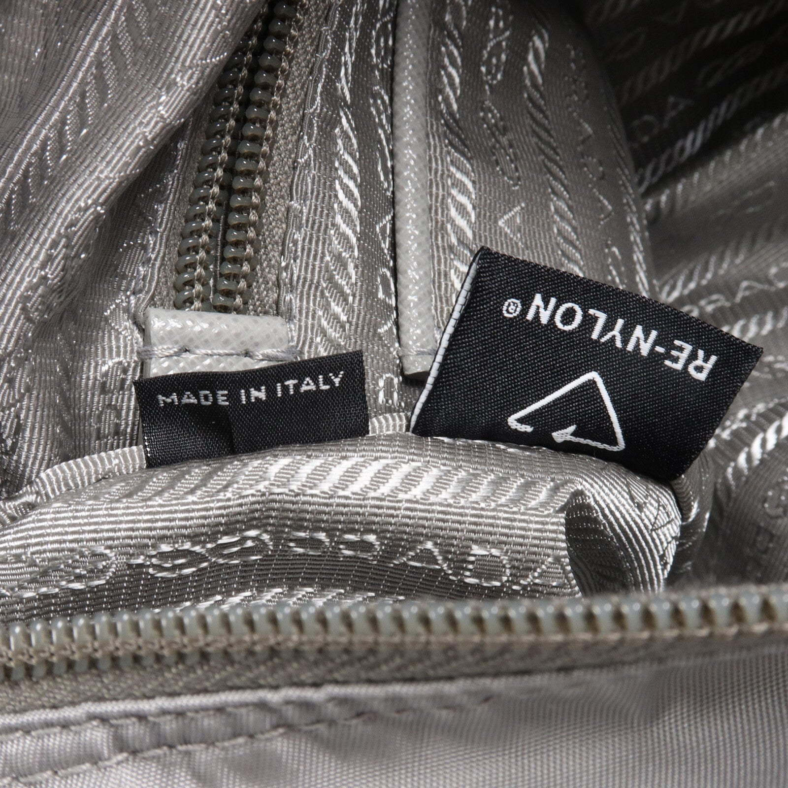 PRADA 尼龍Re-Nylon Shoulder Bag肩背袋