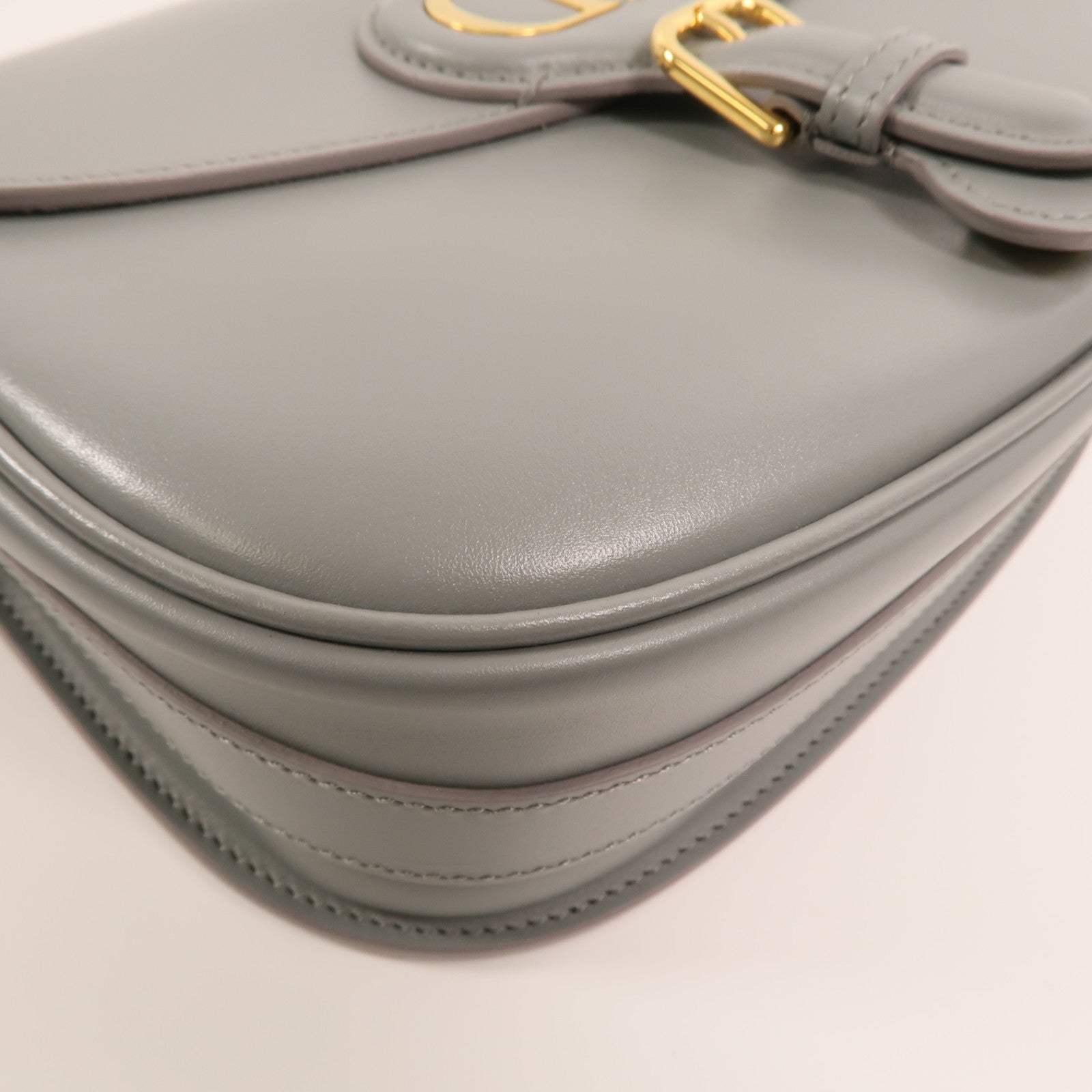 Dior 牛皮皮革Bobby Bag Medium金扣肩背袋