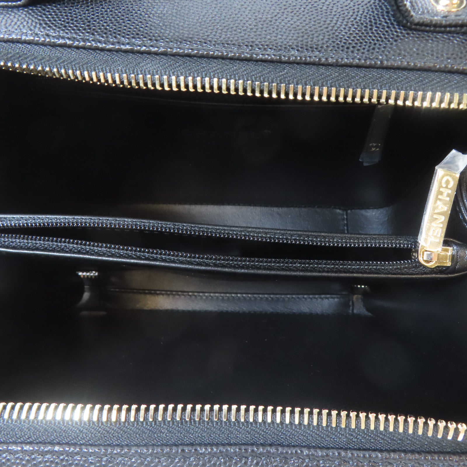 CHANEL 菱格Caviar皮革Vanity Case金扣手挽肩背兩用袋黑色