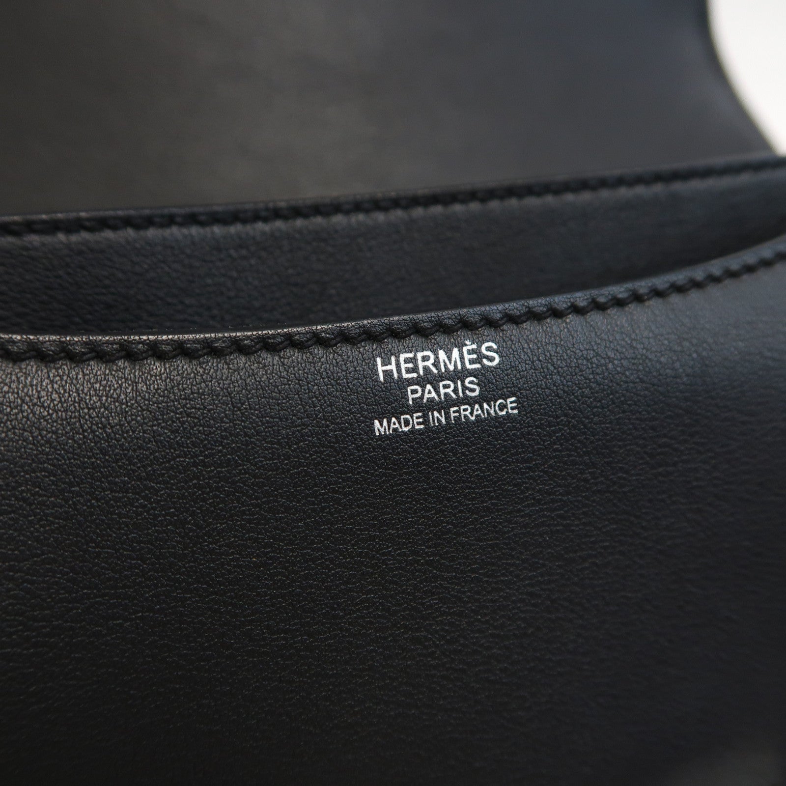 HERMES Swift皮革Constance 24銀扣肩背袋黑色