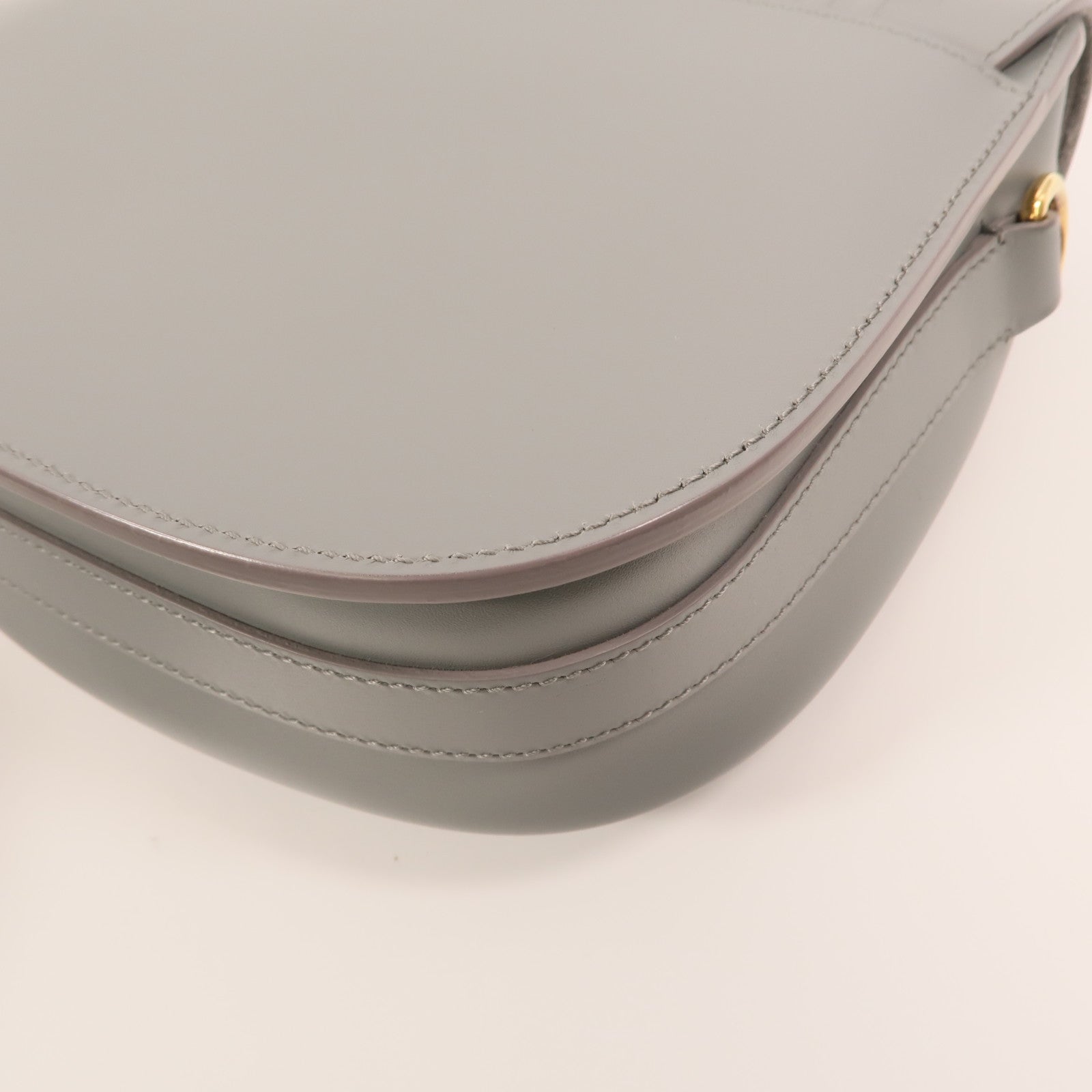 Dior 牛皮皮革Bobby Bag Medium金扣肩背袋