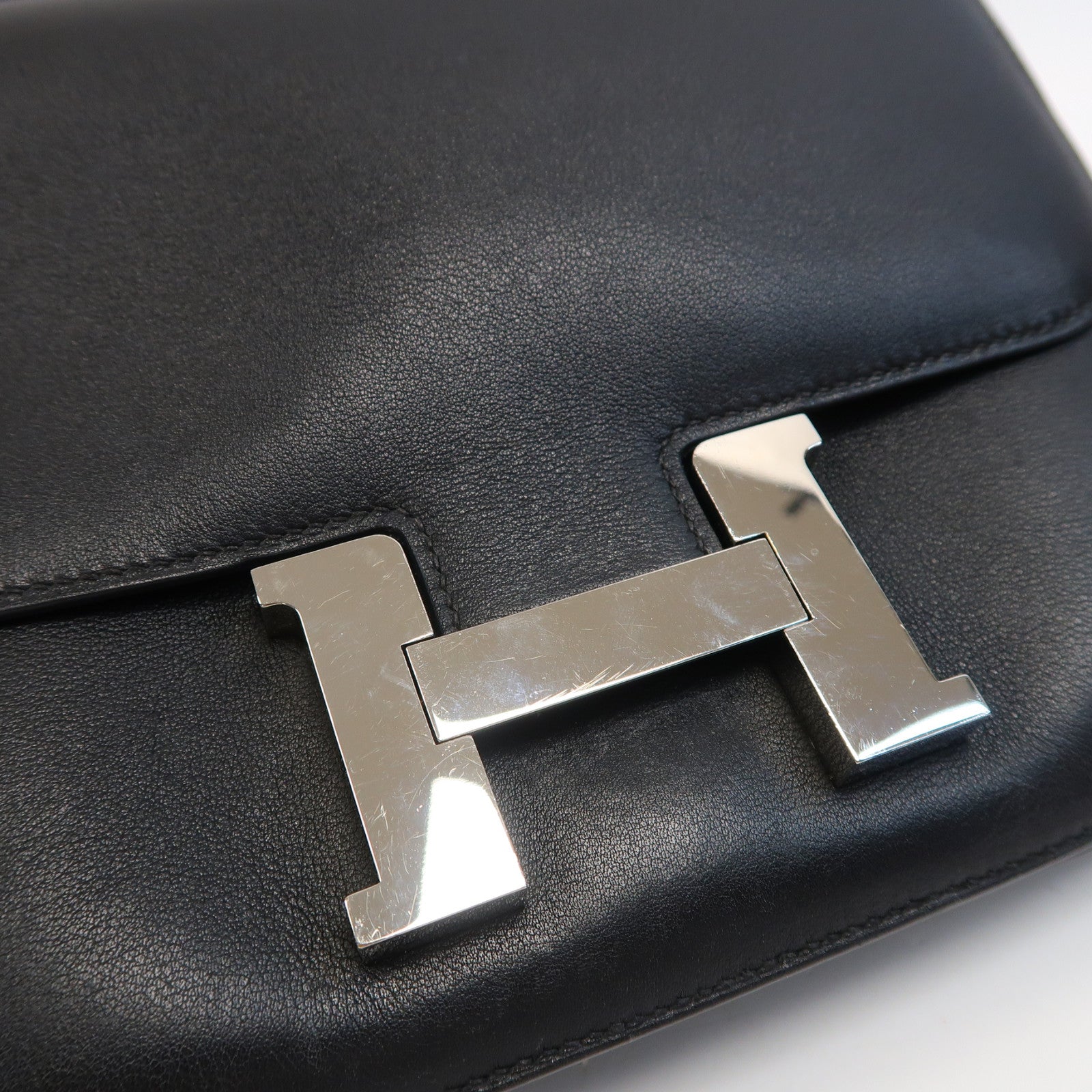 HERMES Swift皮革Constance 24銀扣肩背袋黑色