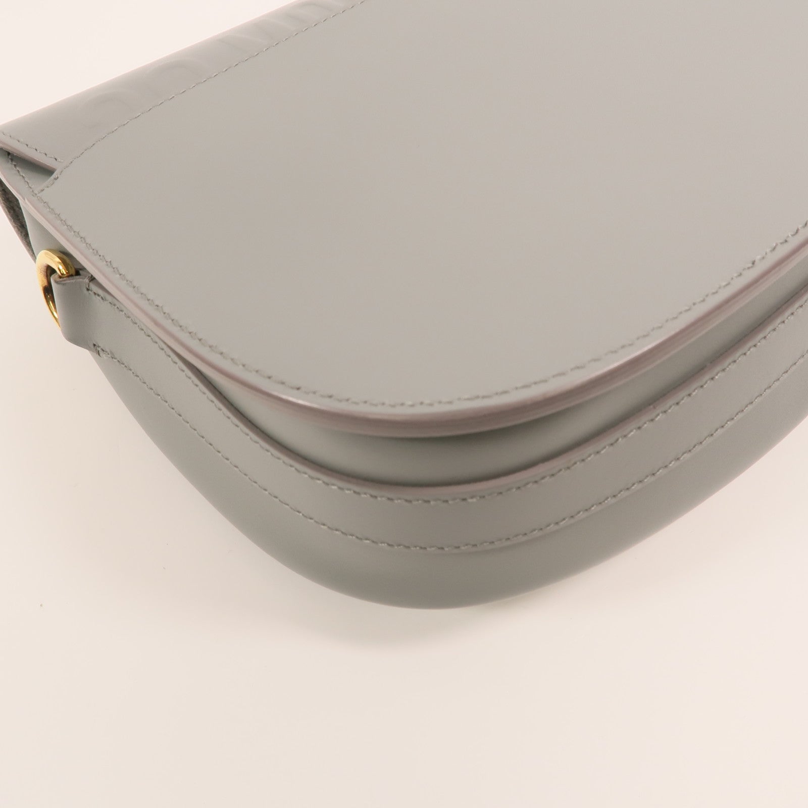 Dior 牛皮皮革Bobby Bag Medium金扣肩背袋