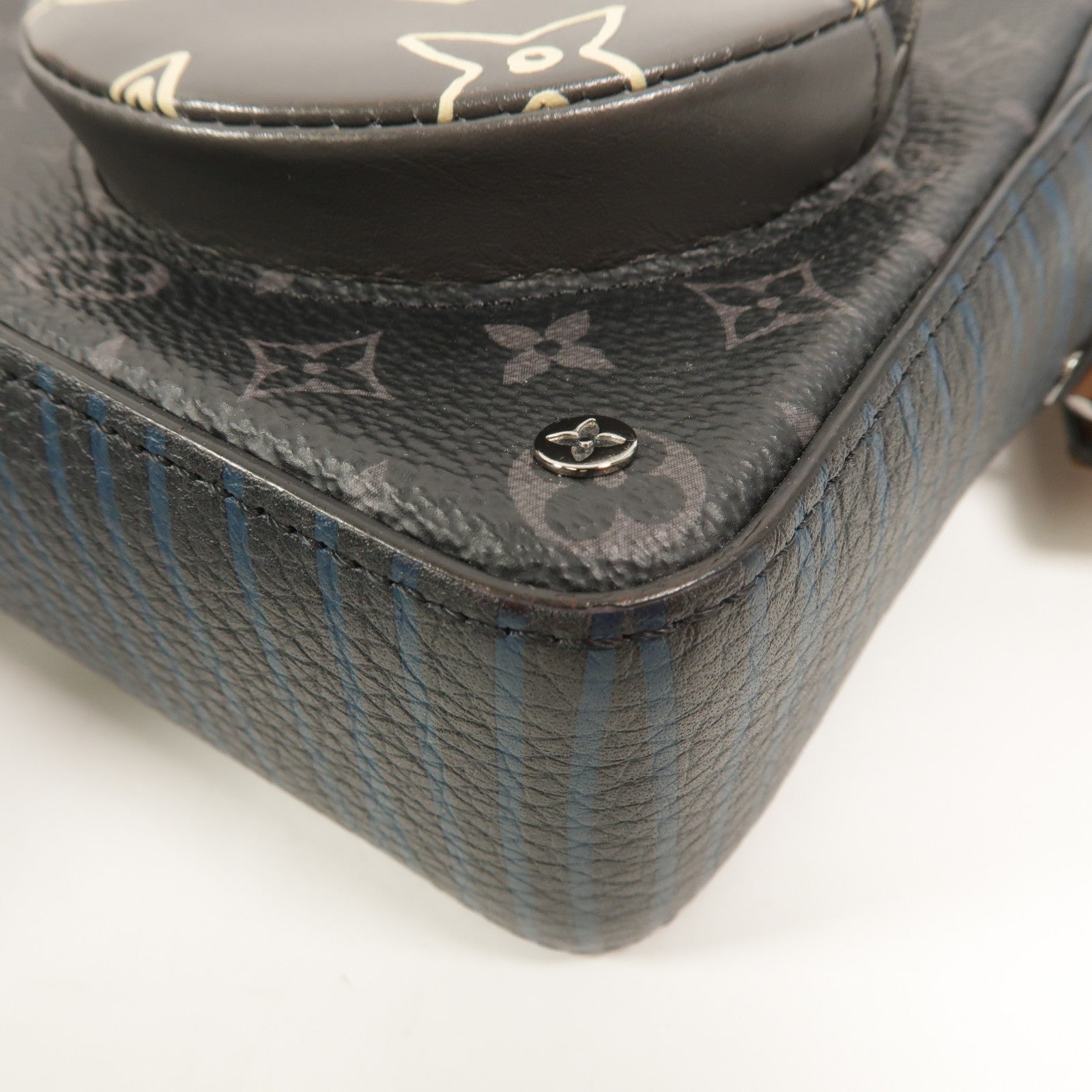 LOUIS VUITTON Monogram Eclipse Volga On Strap肩背袋