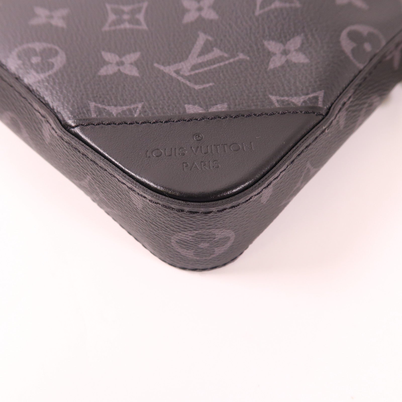 LOUIS VUITTON Monogram Eclipse Reverse Trio Messenger Bag銀扣肩背袋