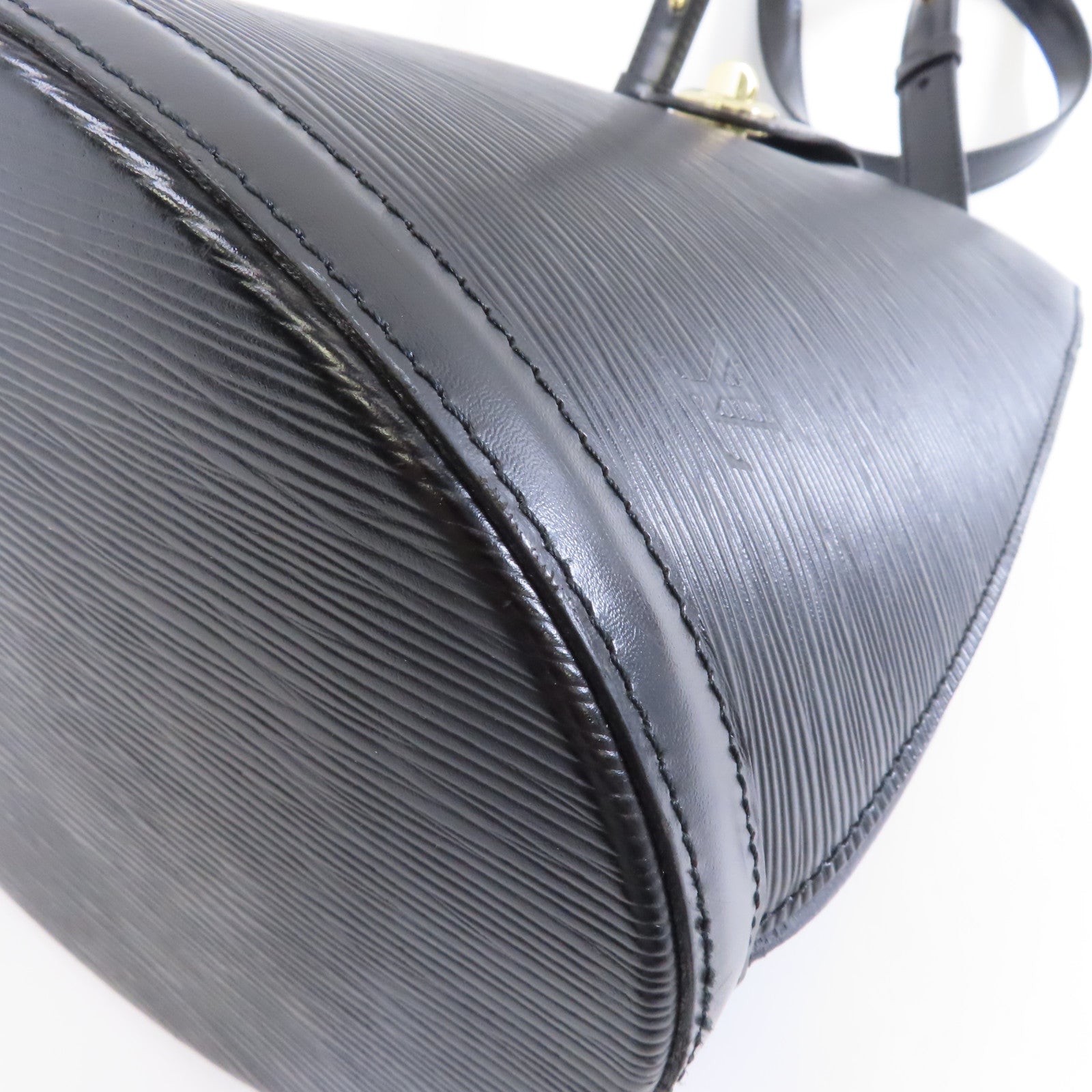 LOUIS VUITTON Epi Cluny Shoulder Bag金扣肩背袋黑色