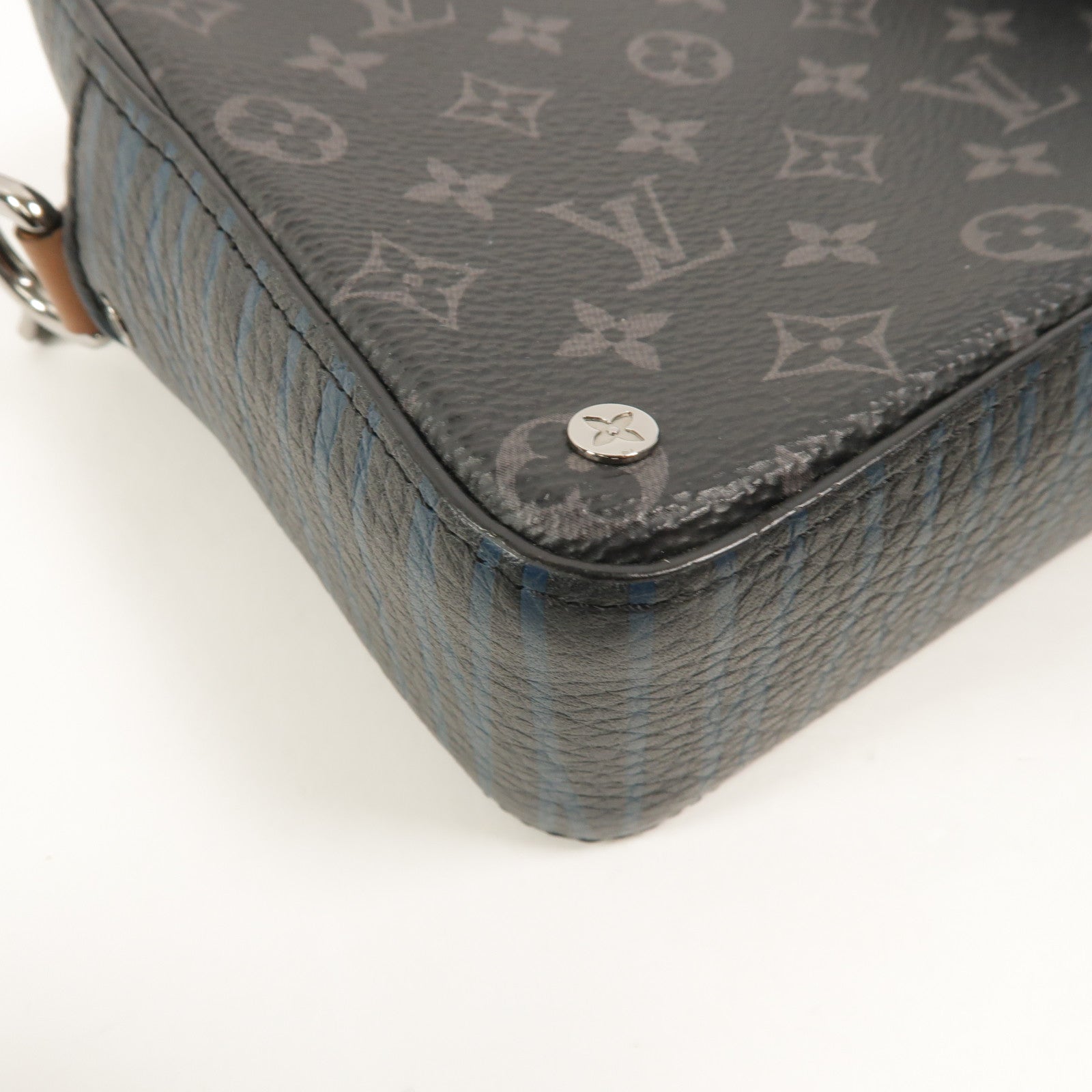LOUIS VUITTON Monogram Eclipse Volga On Strap肩背袋