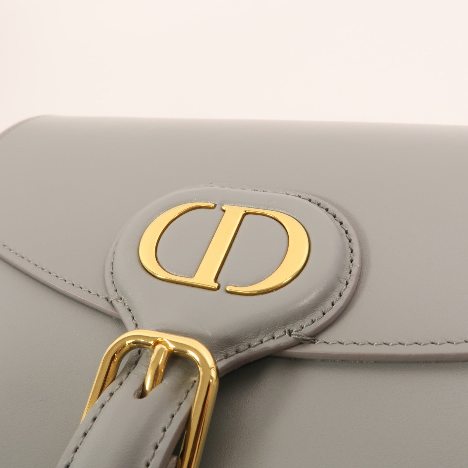 Dior 牛皮皮革Bobby Bag Medium金扣肩背袋