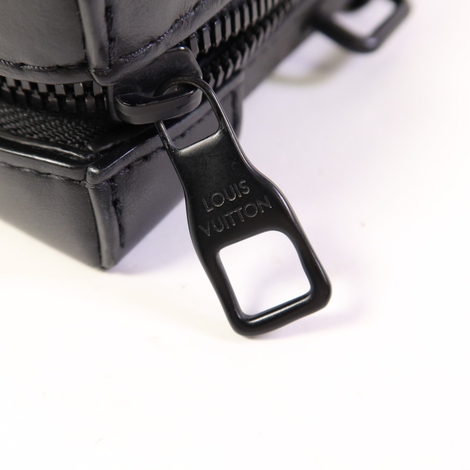 LOUIS VUITTON Monogram Eclipse Soft Trunk Wallet肩背袋