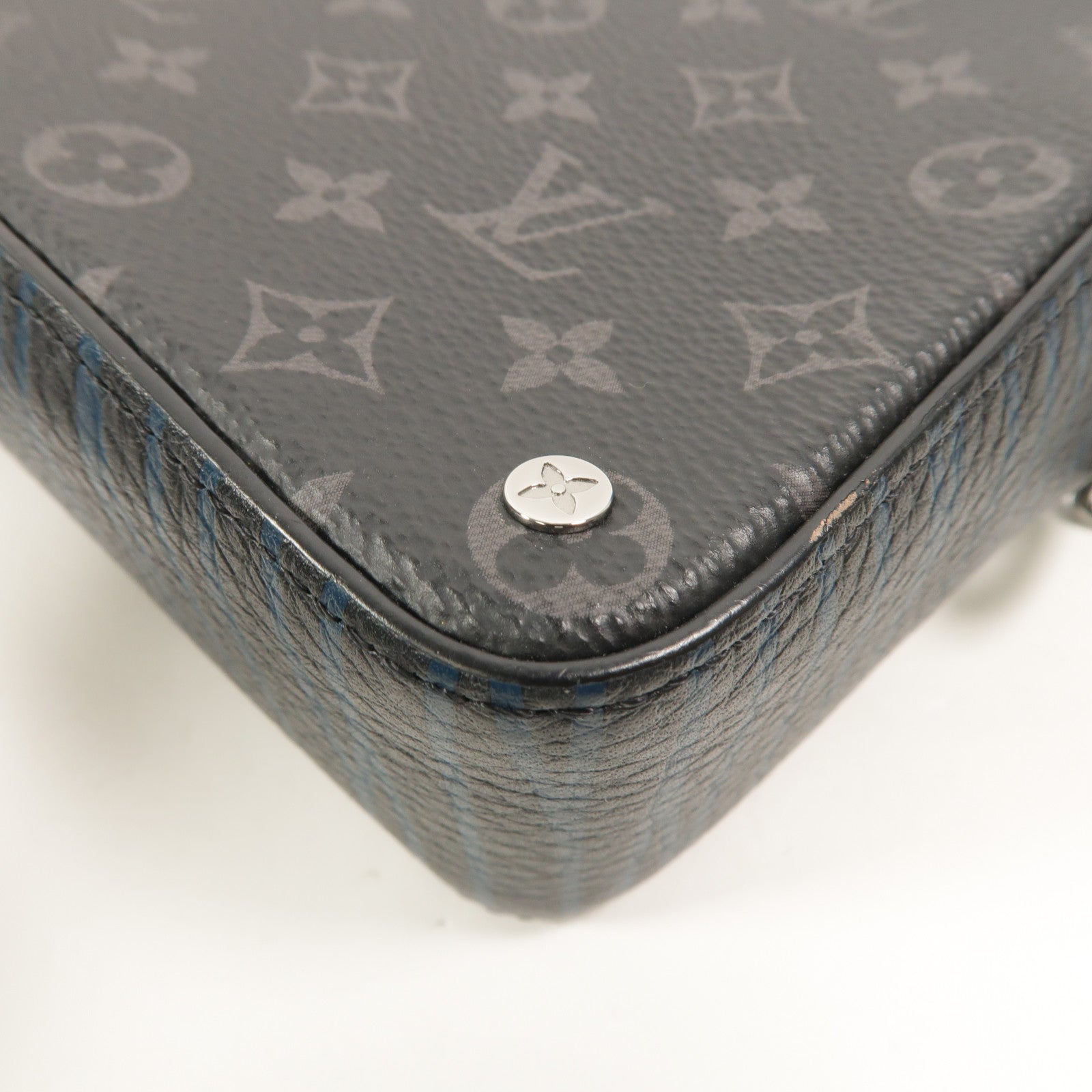 LOUIS VUITTON Monogram Eclipse Volga On Strap肩背袋