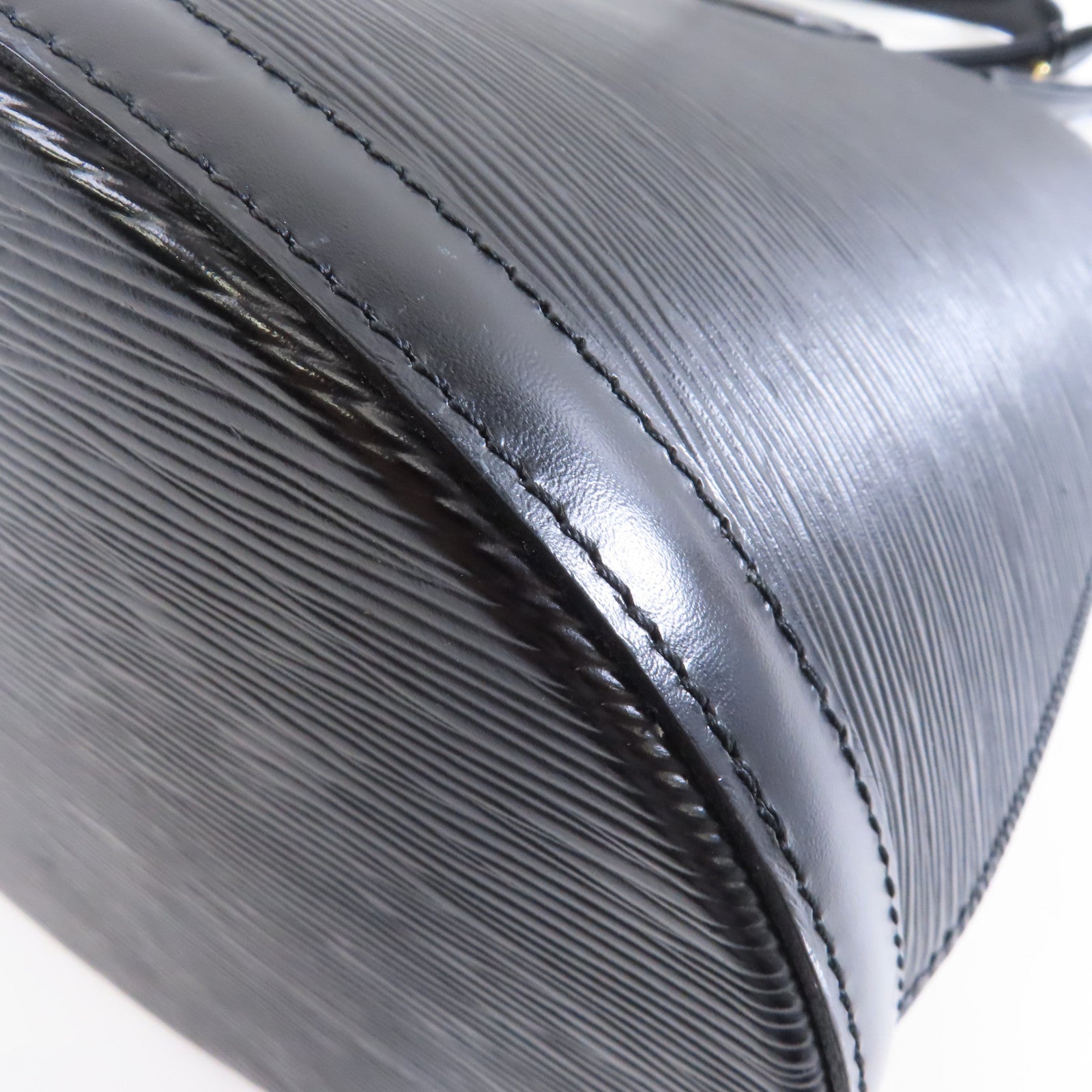 LOUIS VUITTON Epi Cluny Shoulder Bag金扣肩背袋黑色