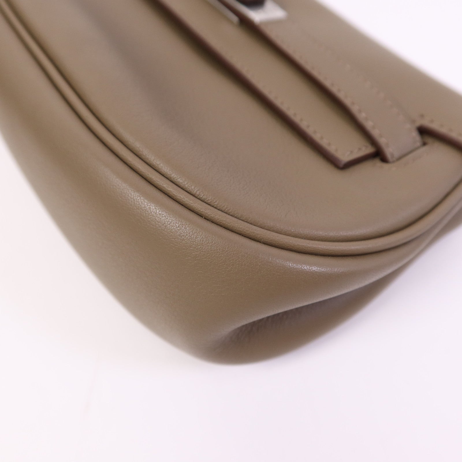 HERMES 【激減優惠】Swift皮革Kelly Moove銀扣肩背袋Etoupe