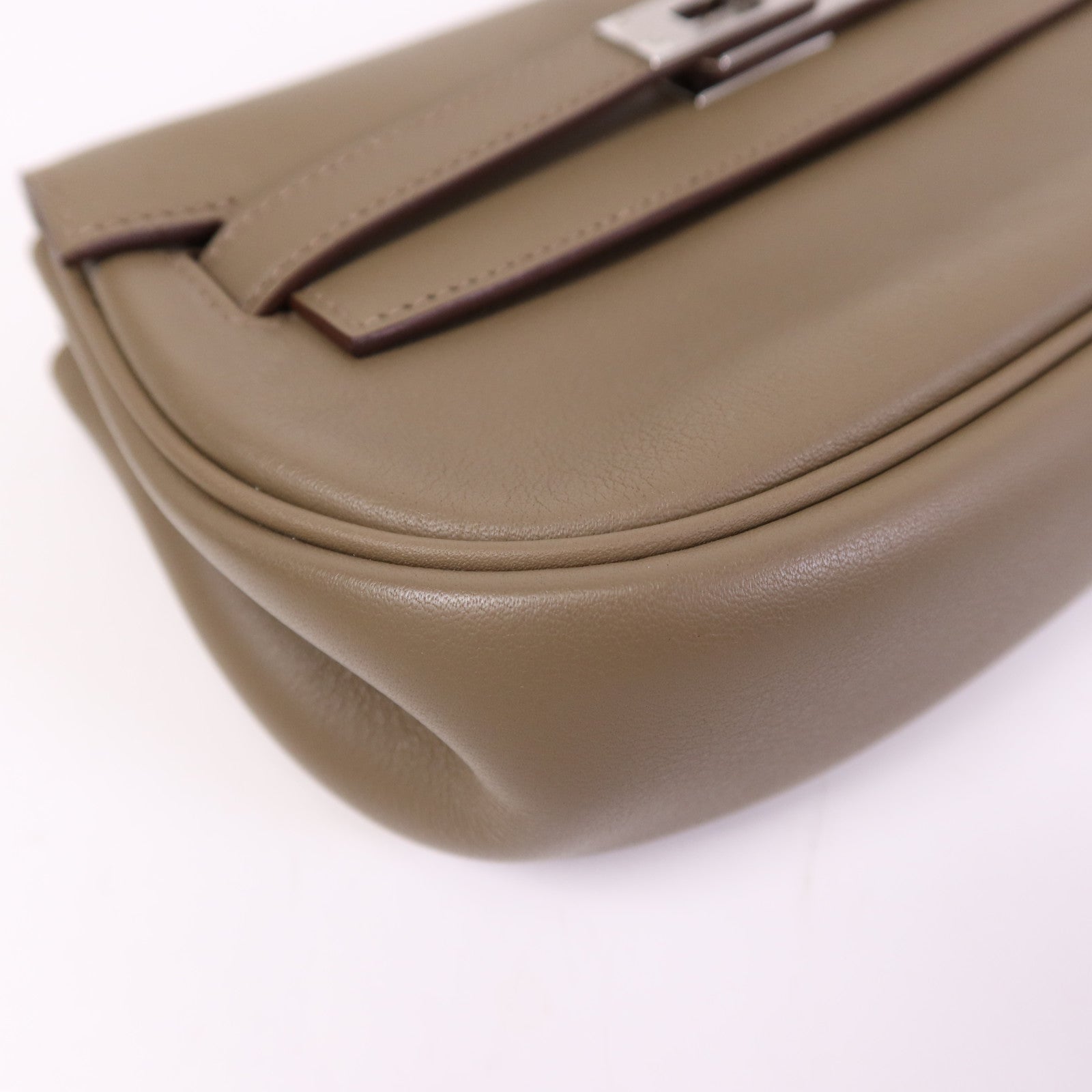 HERMES 【激減優惠】Swift皮革Kelly Moove銀扣肩背袋Etoupe