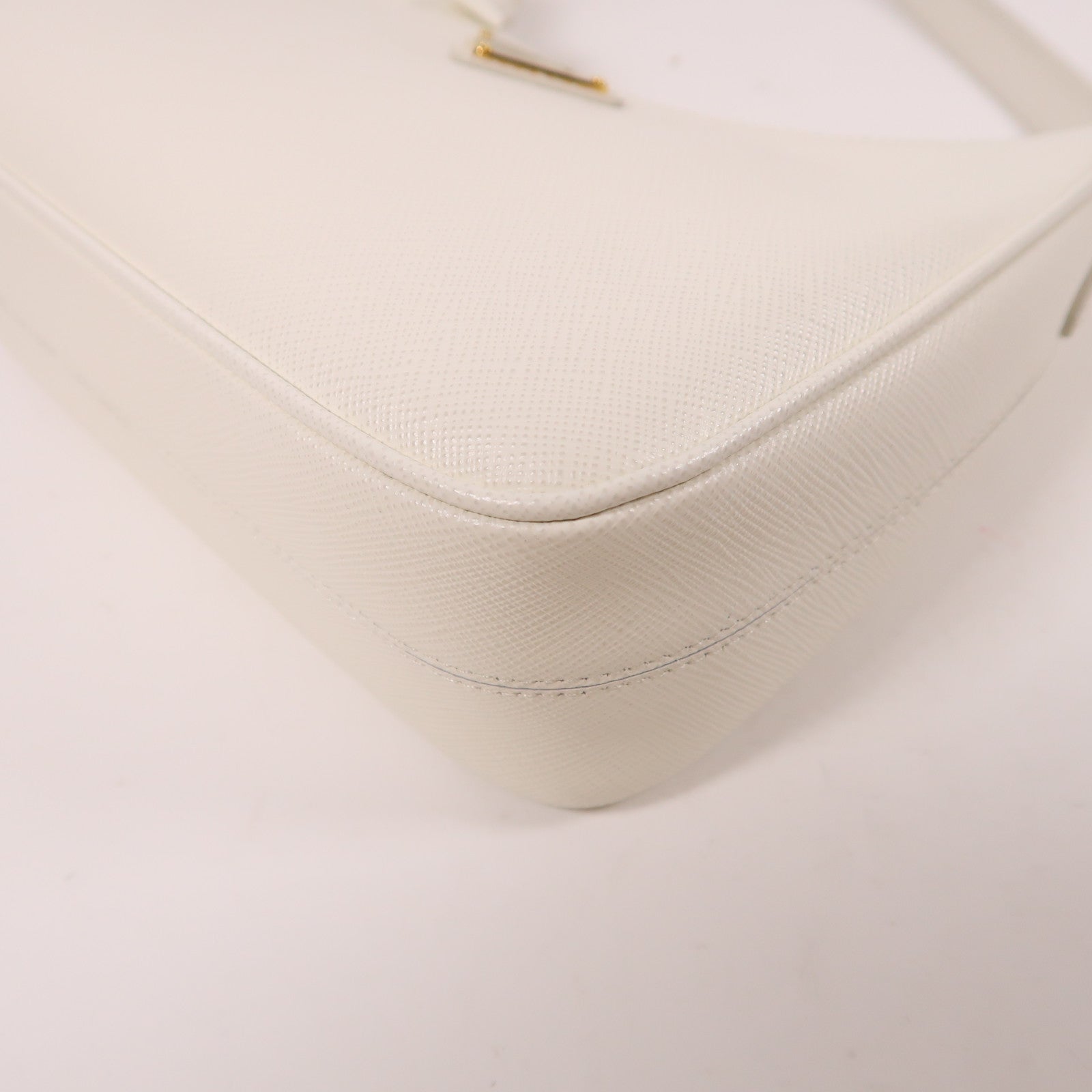 PRADA Saffiano皮革Saffiano Mini Bag金扣肩背袋
