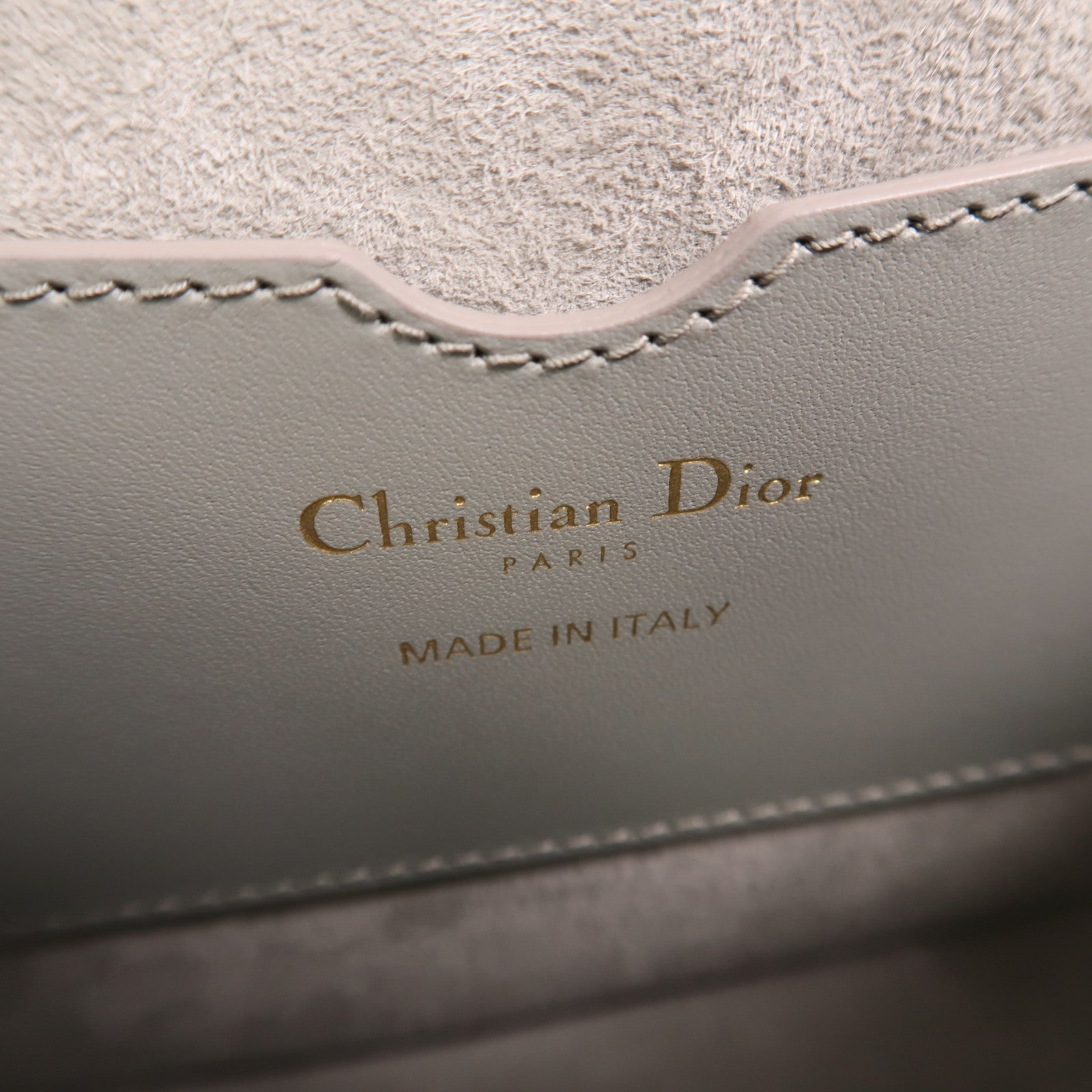 Dior 牛皮皮革Bobby Bag Medium金扣肩背袋