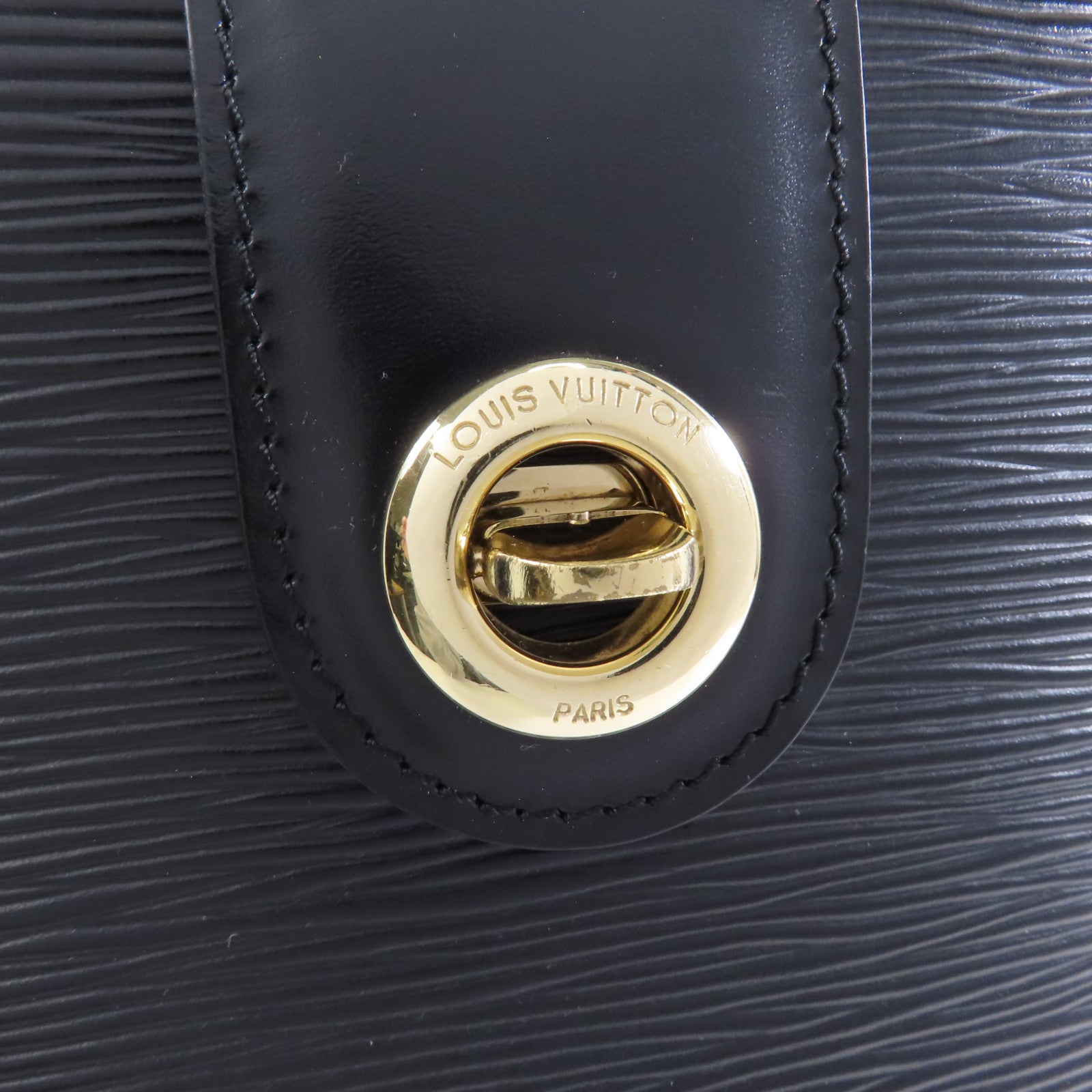 LOUIS VUITTON Epi Cluny Shoulder Bag金扣肩背袋黑色